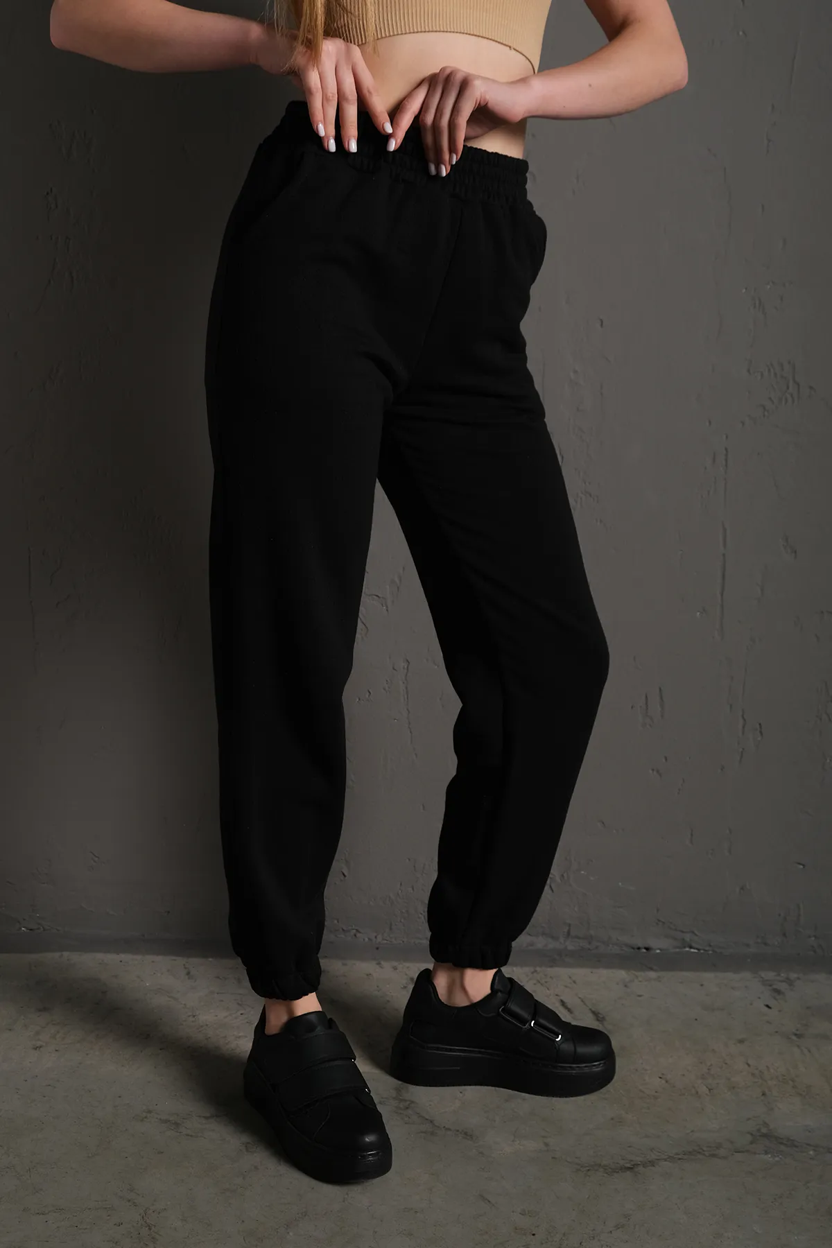 Know  Schwarze Jogginghose mit zwei Fäden und elastischem Bein für Damen