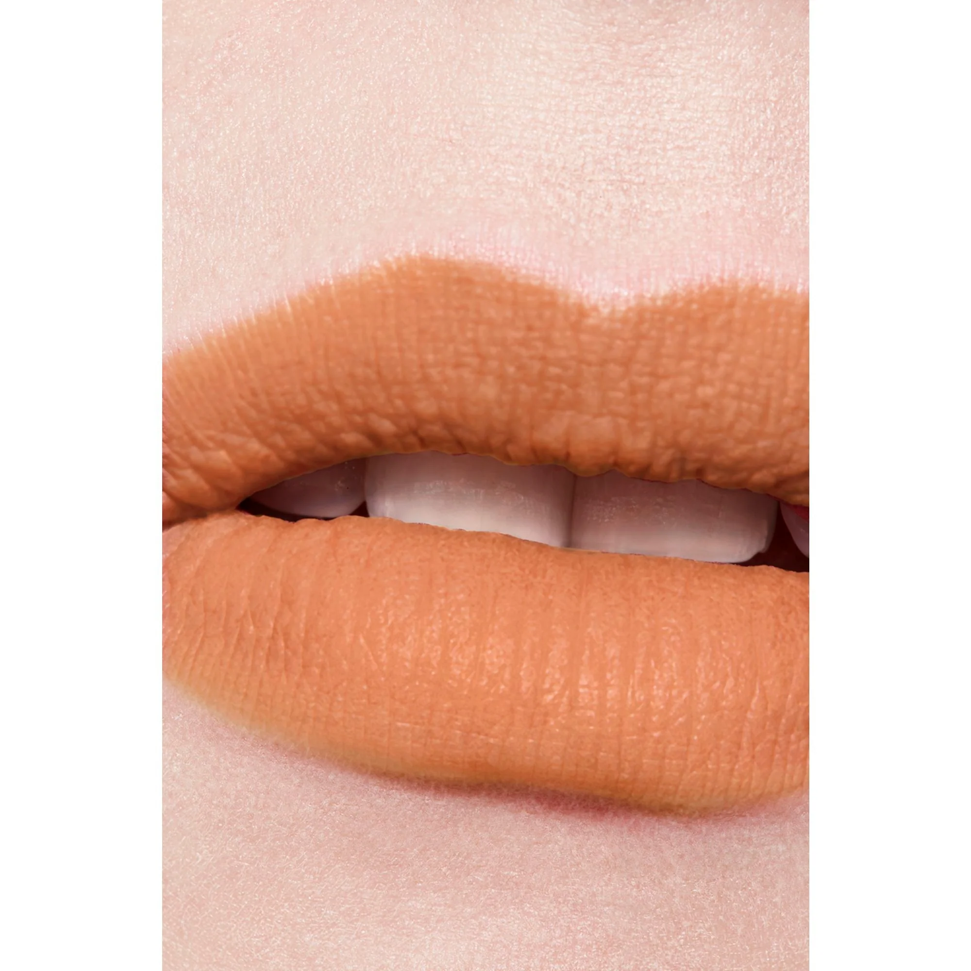 ROUGE ALLURE LIQUID VELVET – ULTRA DLHOTRVAJÚCI, INTENZÍVNY MATNÝ FLUIDNÝ RÚŽ