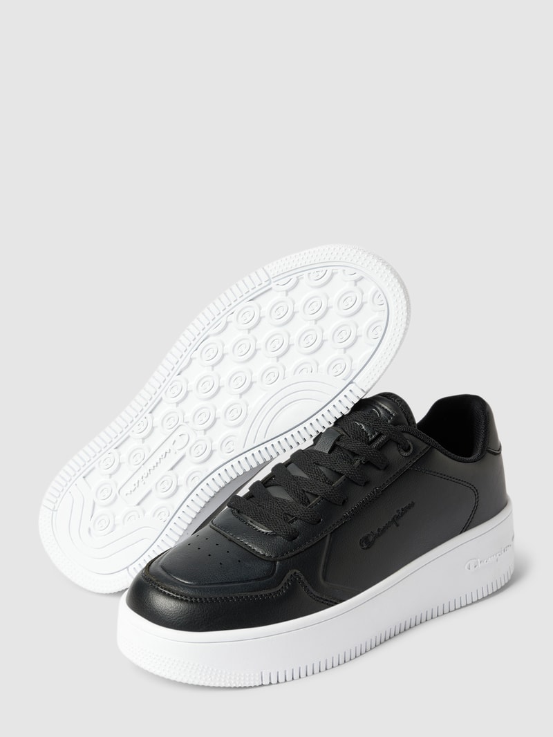Sneaker mit Label-Detail in schwarz