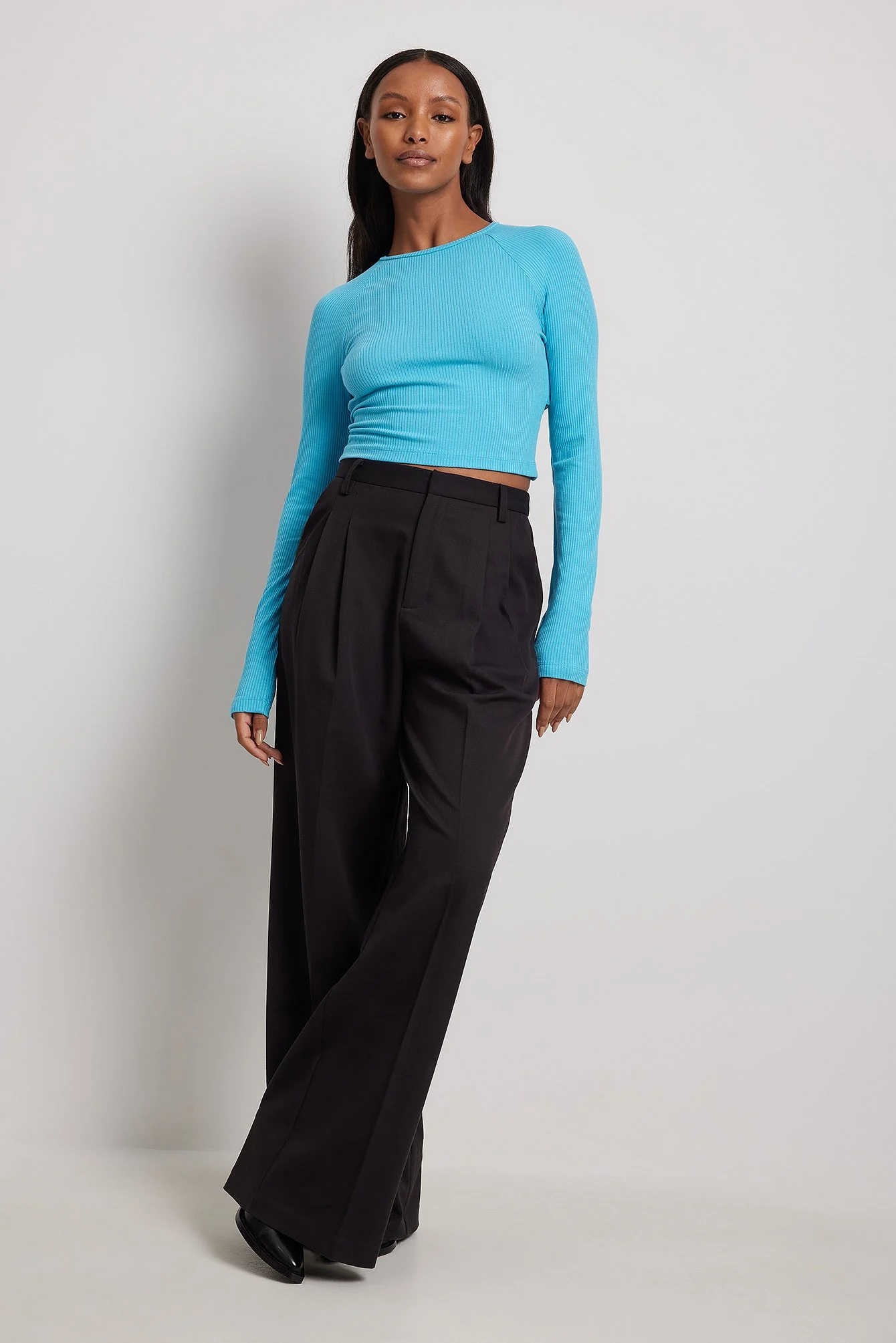 Geripptes Top mit Twist-Detail