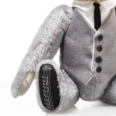 James Bond Goldfinger 60. Jubiläum Teddybär mit Musikwerk, 30 cm, hellgrau