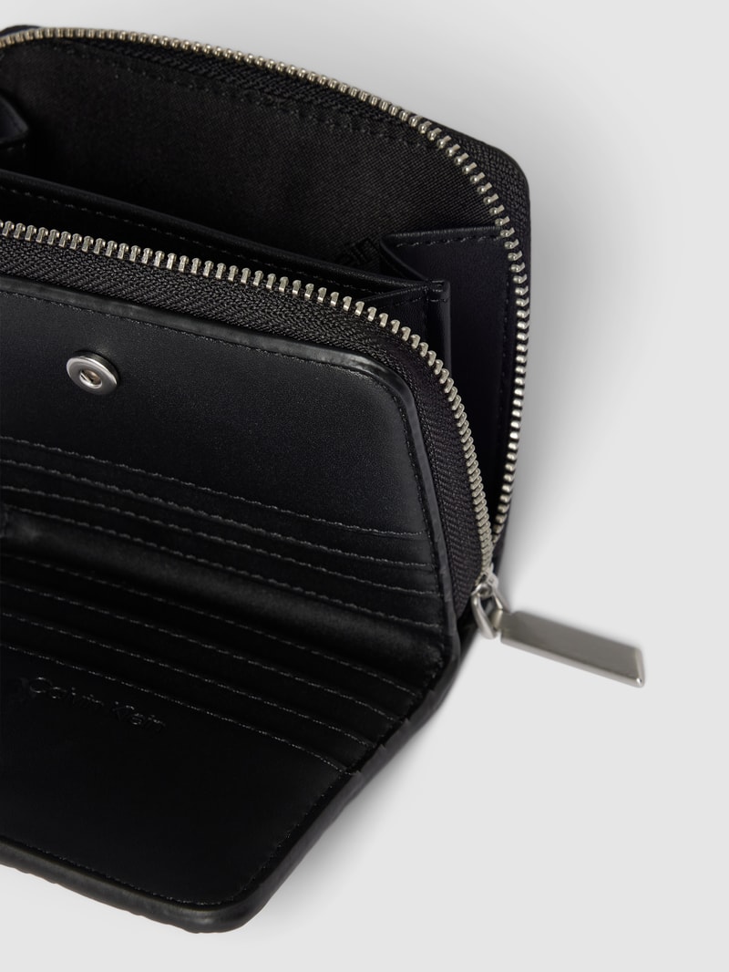 Portemonnaie mit Label-Details in schwarz