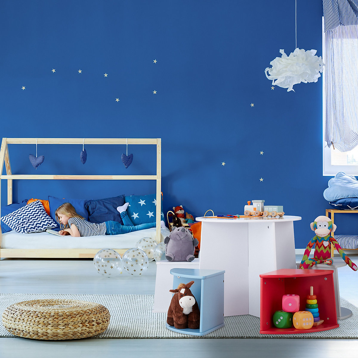 Kindersitzgruppe mit 4 Hockern