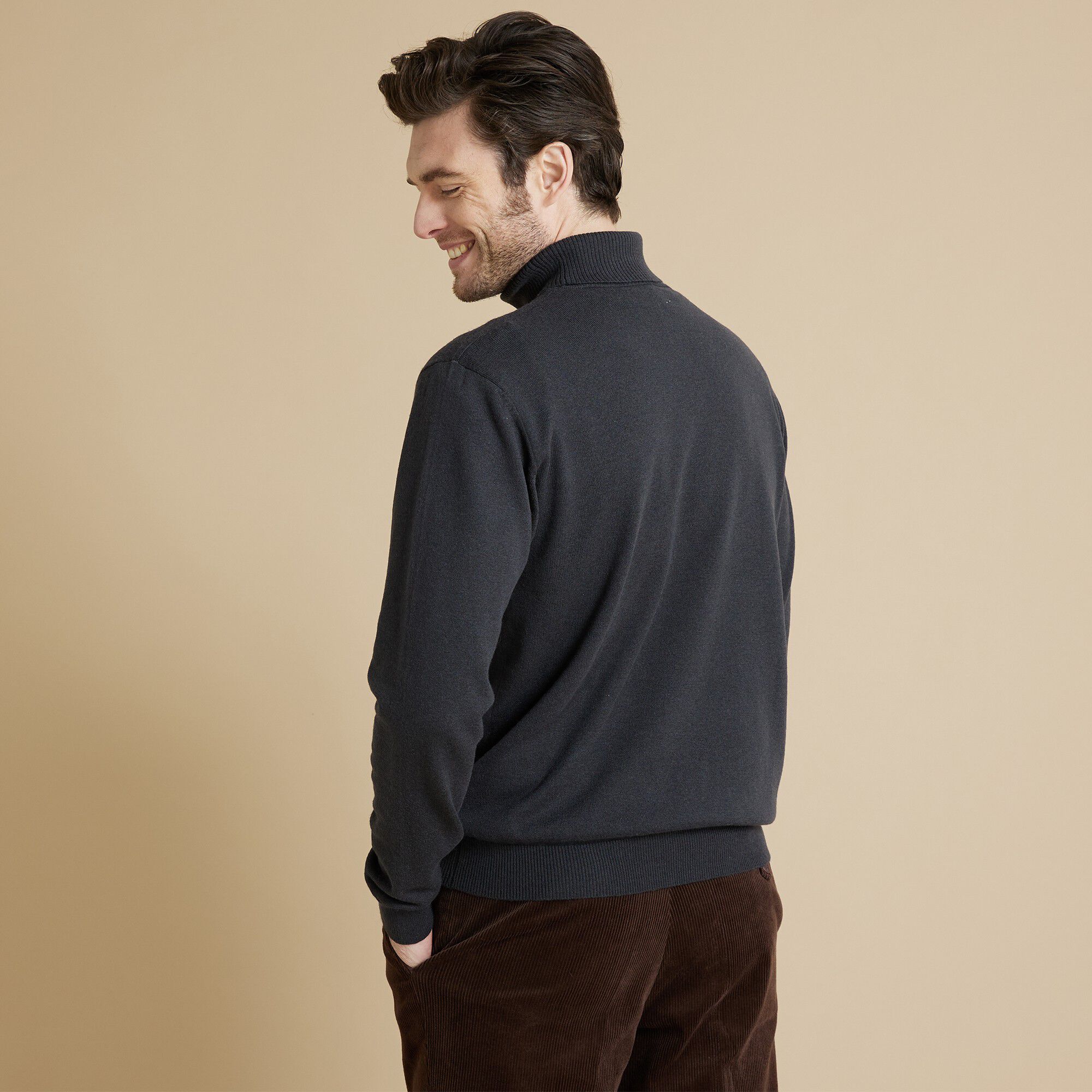 Pull col roulé en laine mélangée