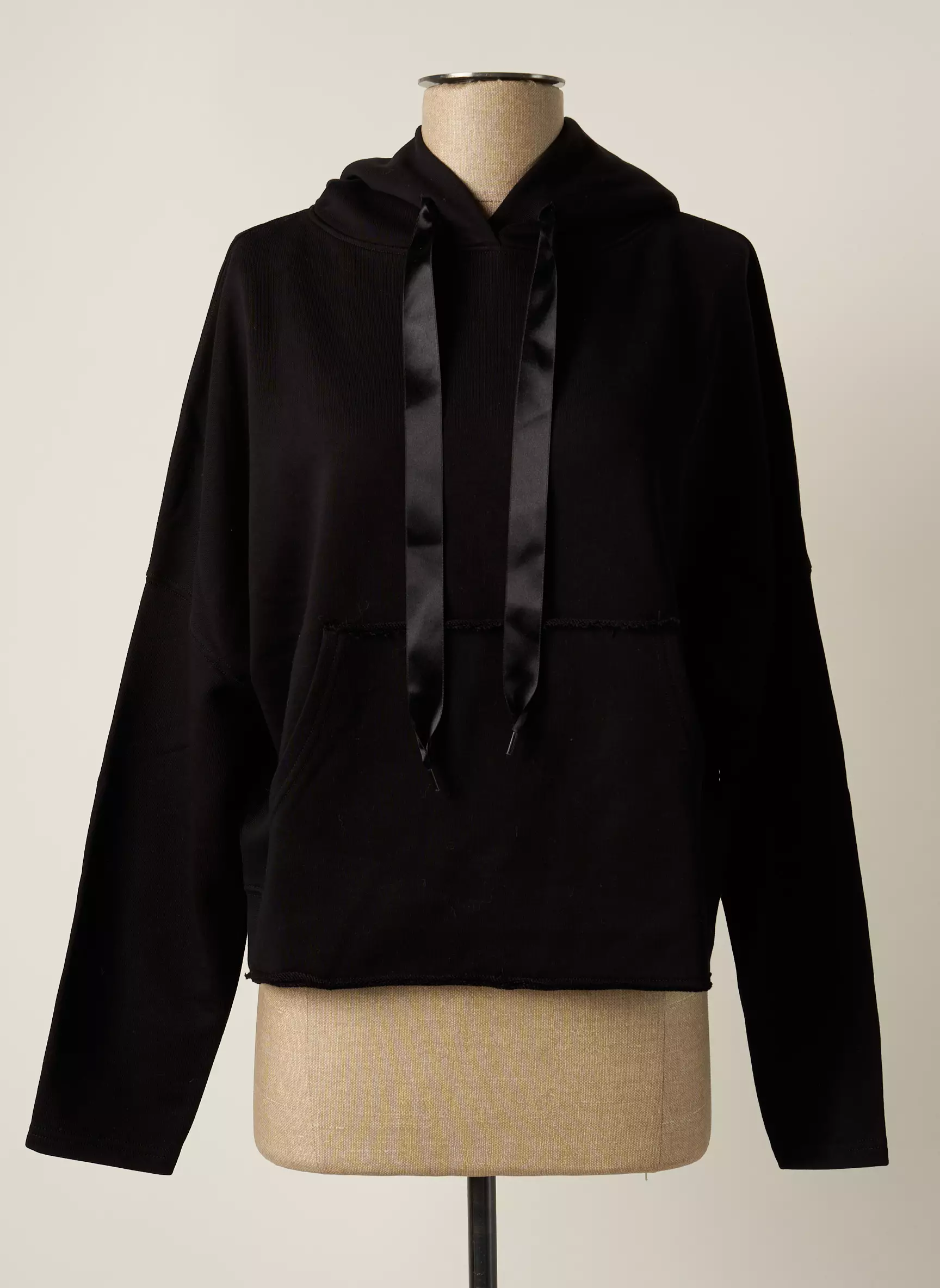 Summum Sweat Capuche Femme couleur noir