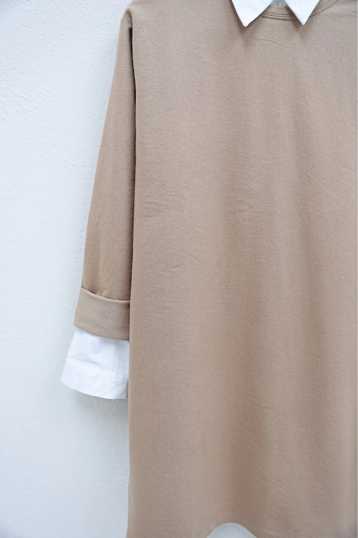 Modamorfo  Loses Sweatshirt mit Rundhalsausschnitt und Schlitz