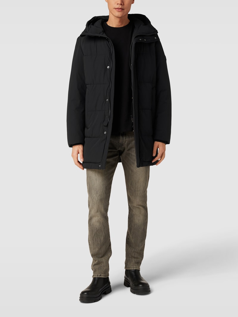 Steppmantel mit Label-Patch in schwarz