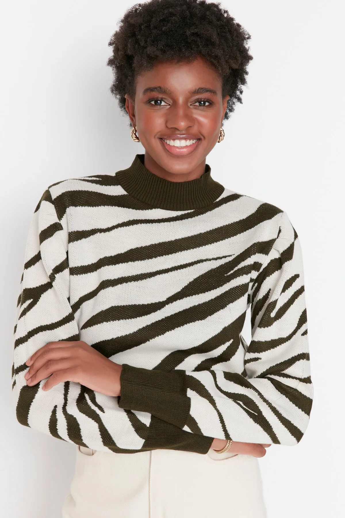 Trendyol Collection  Khaki Strickpullover mit Stehkragen TWOAW21KZ0010