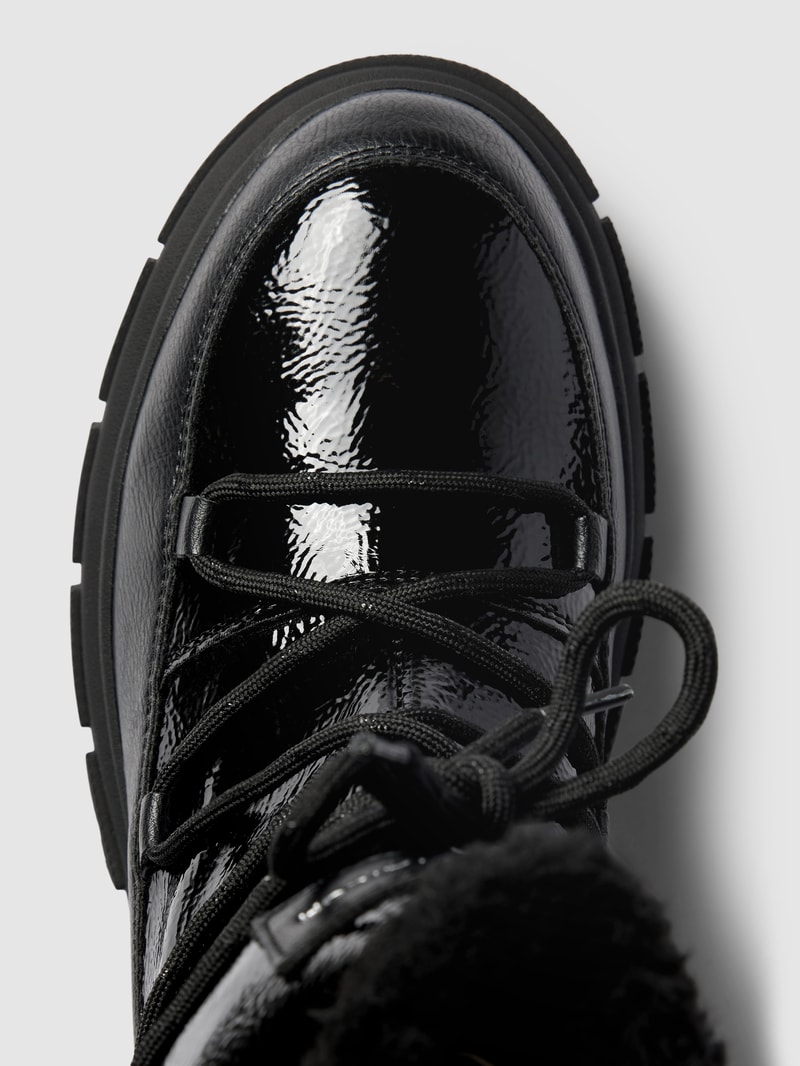 Boots mit profilierter Sohle in schwarz