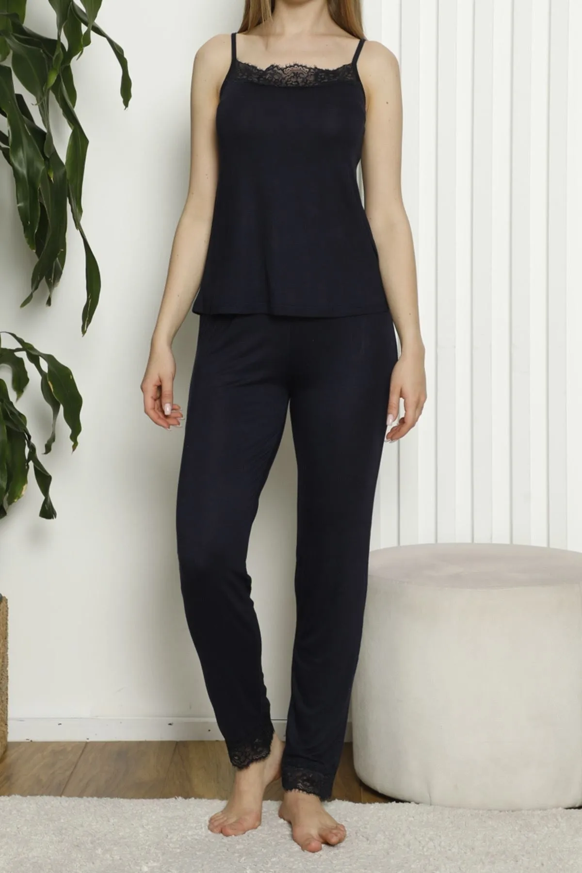 Nicoletta  Damen-Pyjama-Set mit Seilriemen, Viskose-Lycra-Spitze, Marineblau