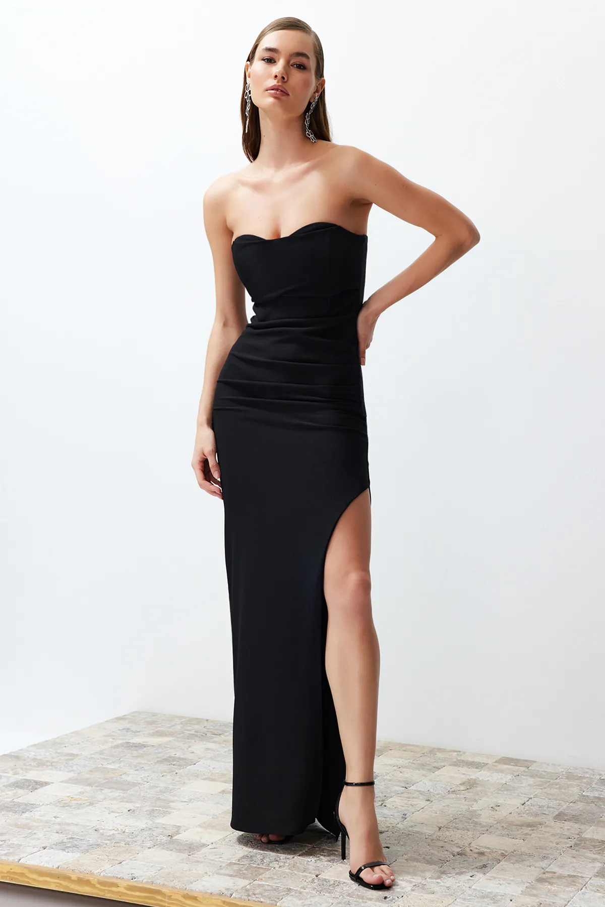 Trendyol Collection  Schwarzes, körperbetontes Korsett, detailliertes Hochzeits-/Nikah-langes Abendkleid TPRSS24AE00069