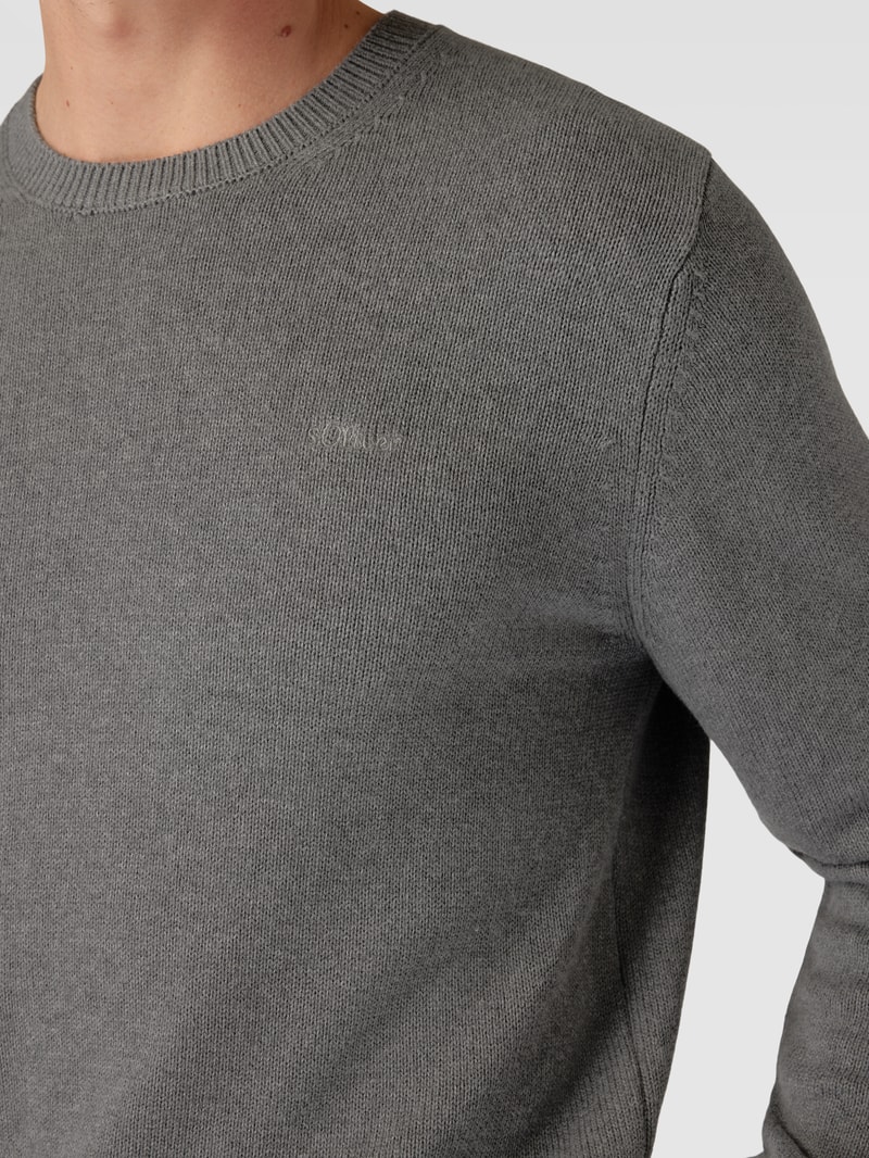 Strickpullover mit Label-Stitching in hellgrau