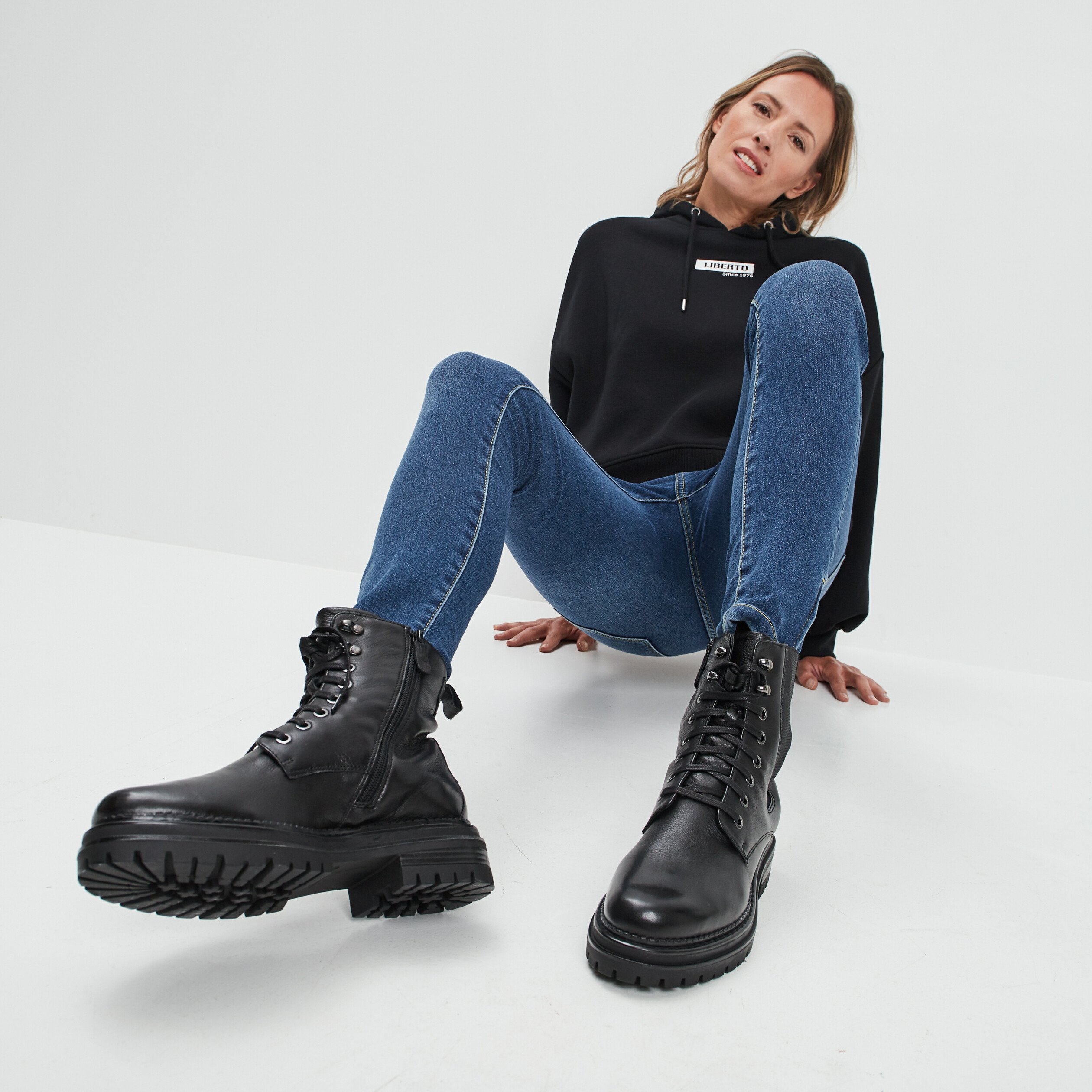 Bottines à lacets en cuir noir femme | La Halle