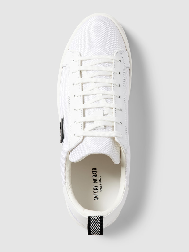 Sneaker mit Label-Details Modell 'PLAKETTE' in weiß