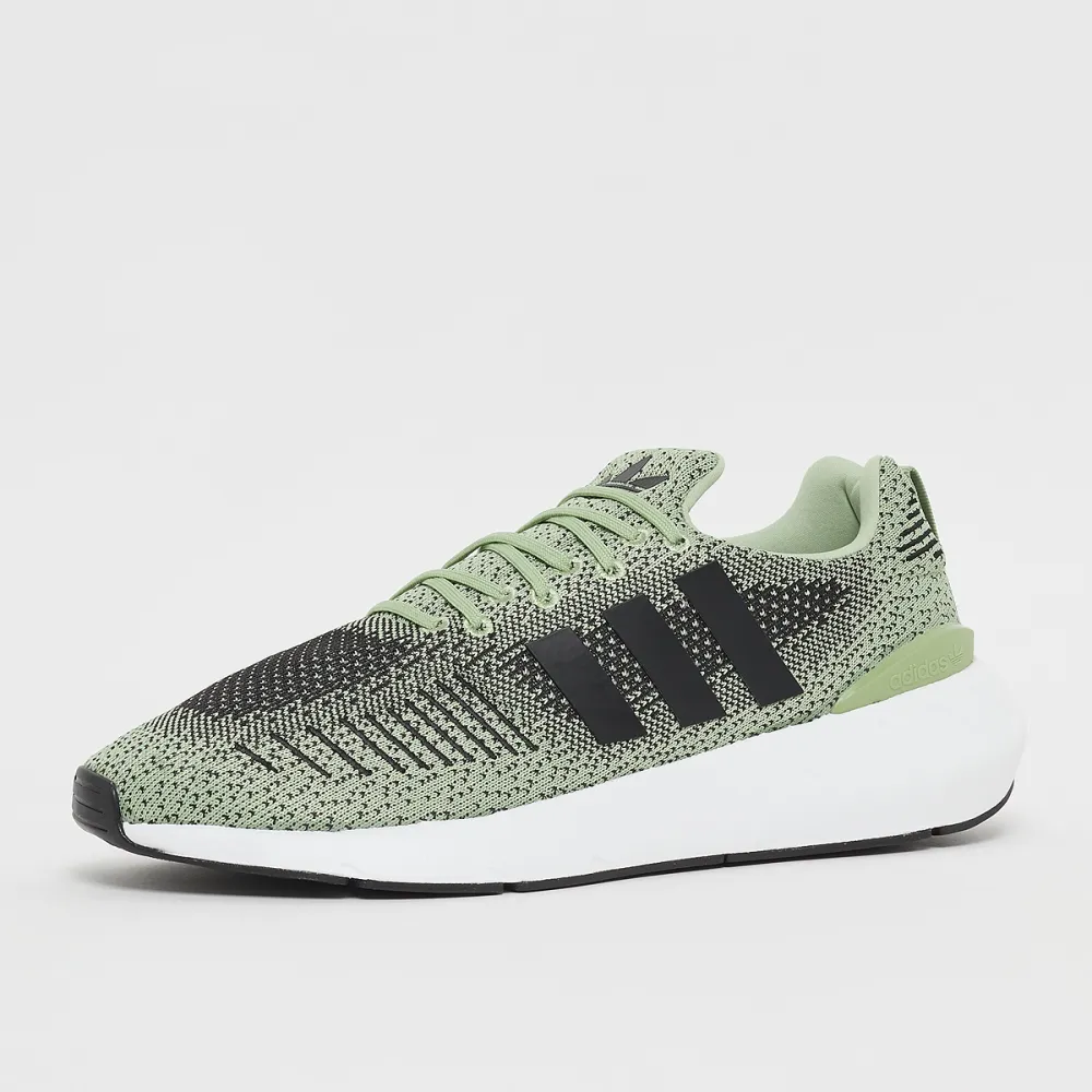 adidas Swift Run 22 GZ3505 / grün