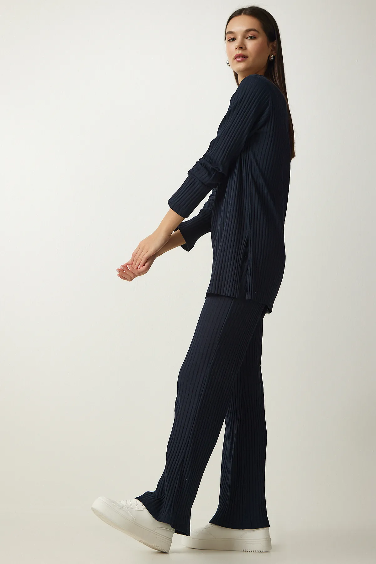 Happiness İstanbul  Damen-Set aus schnurgebundener Strickbluse und Hose in Marineblau OW00008