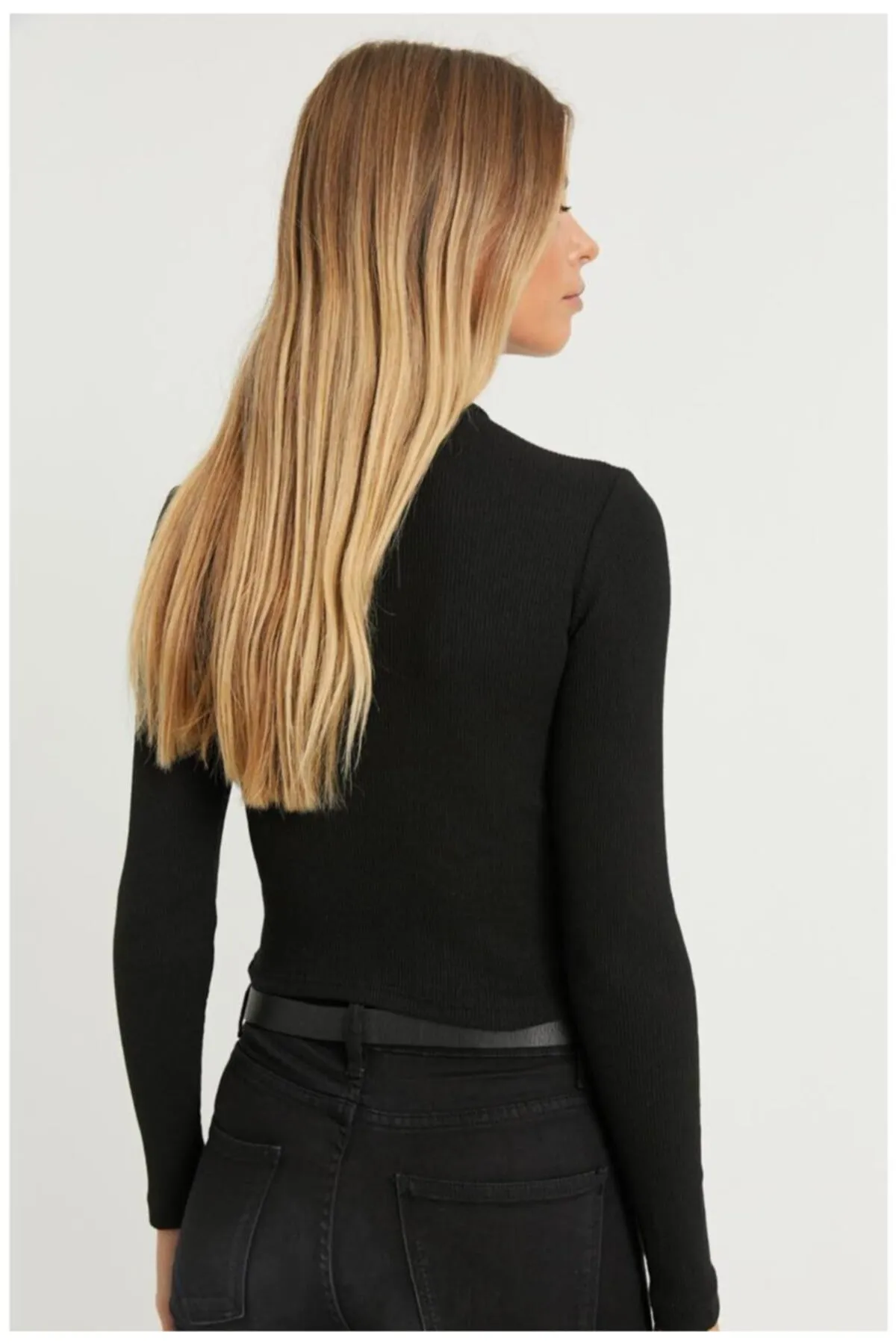 Cool & Sexy  Schwarze Damen-Bluse mit halbem Rollkragen und Kreuzkragen, B1404
