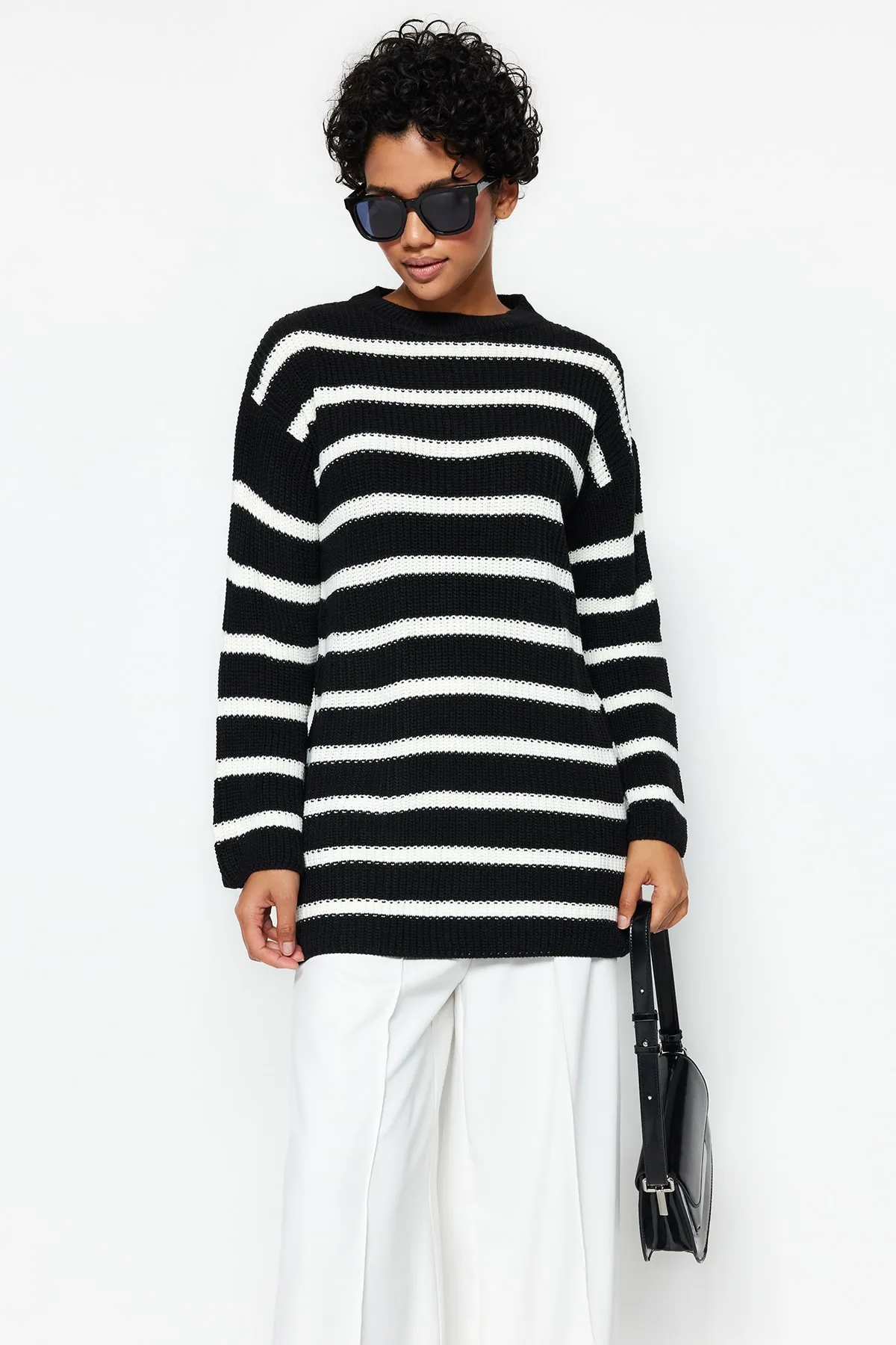 Trendyol Modest  Schwarz gestreifter Thessaloniki-Strickpullover TCTAW24AK00000