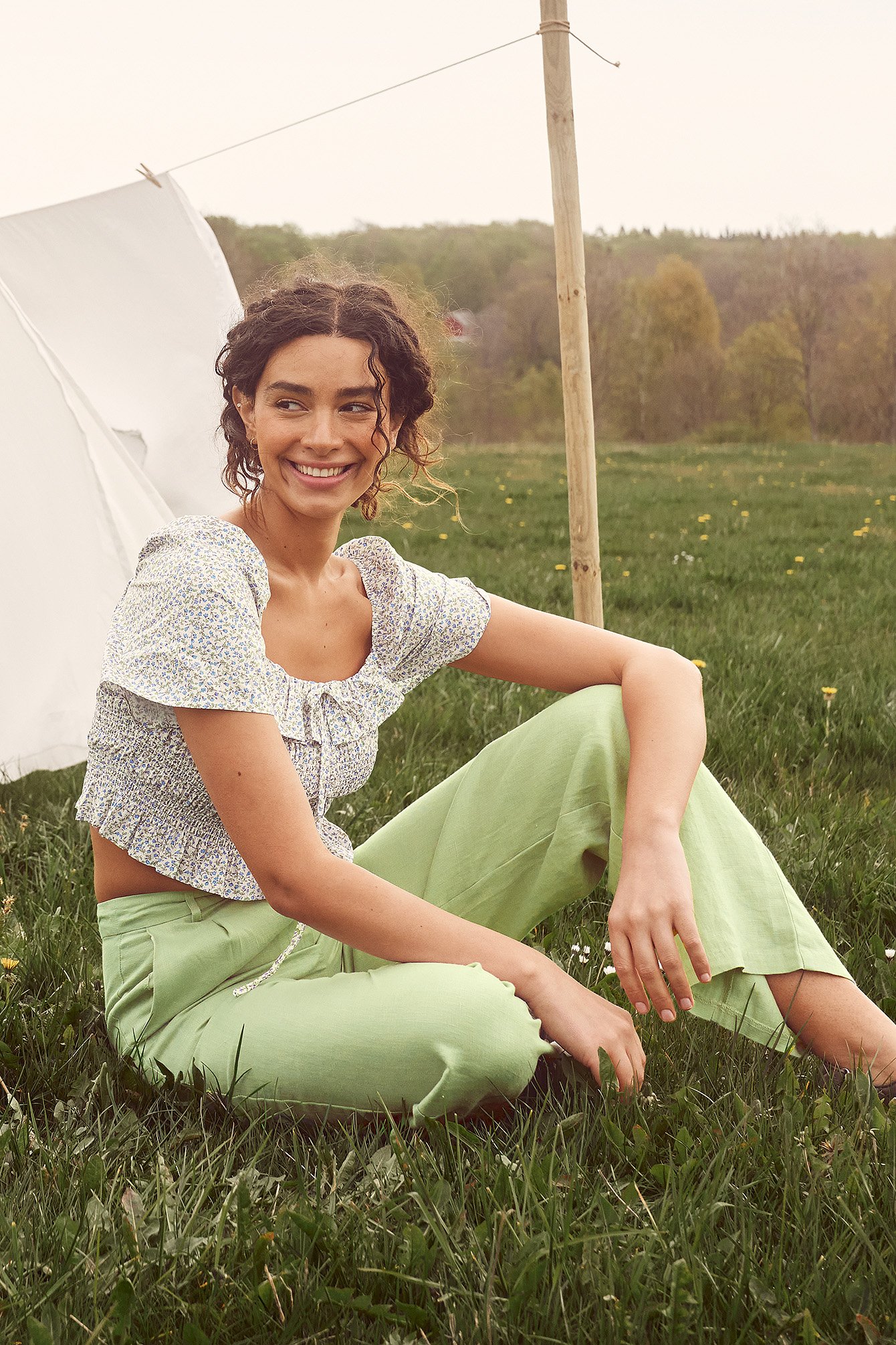 Leinenhose mit weiten Beinen