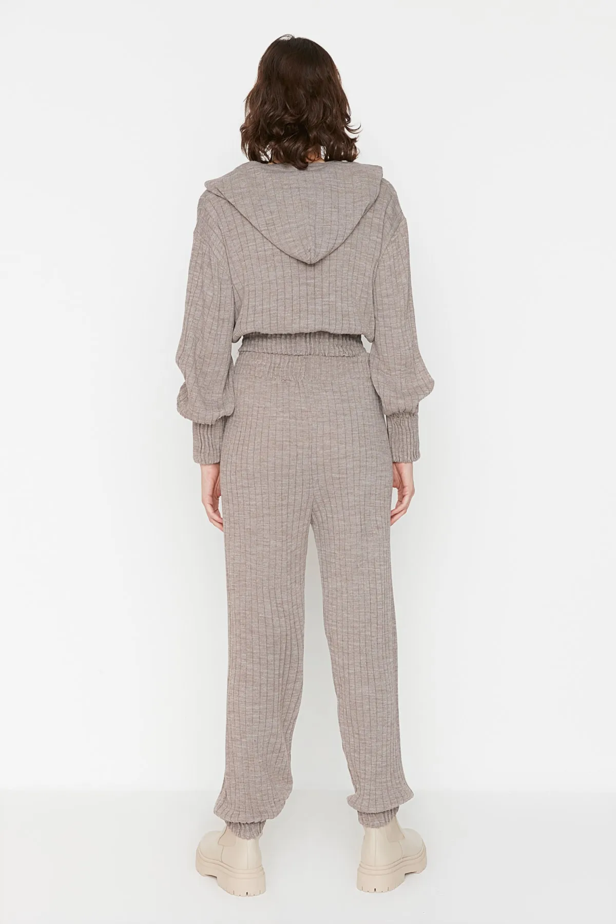 Trendyol Collection  Nerzfarbenes Strickoberteil und -unterteil mit Kapuze TWOAW22AU0044