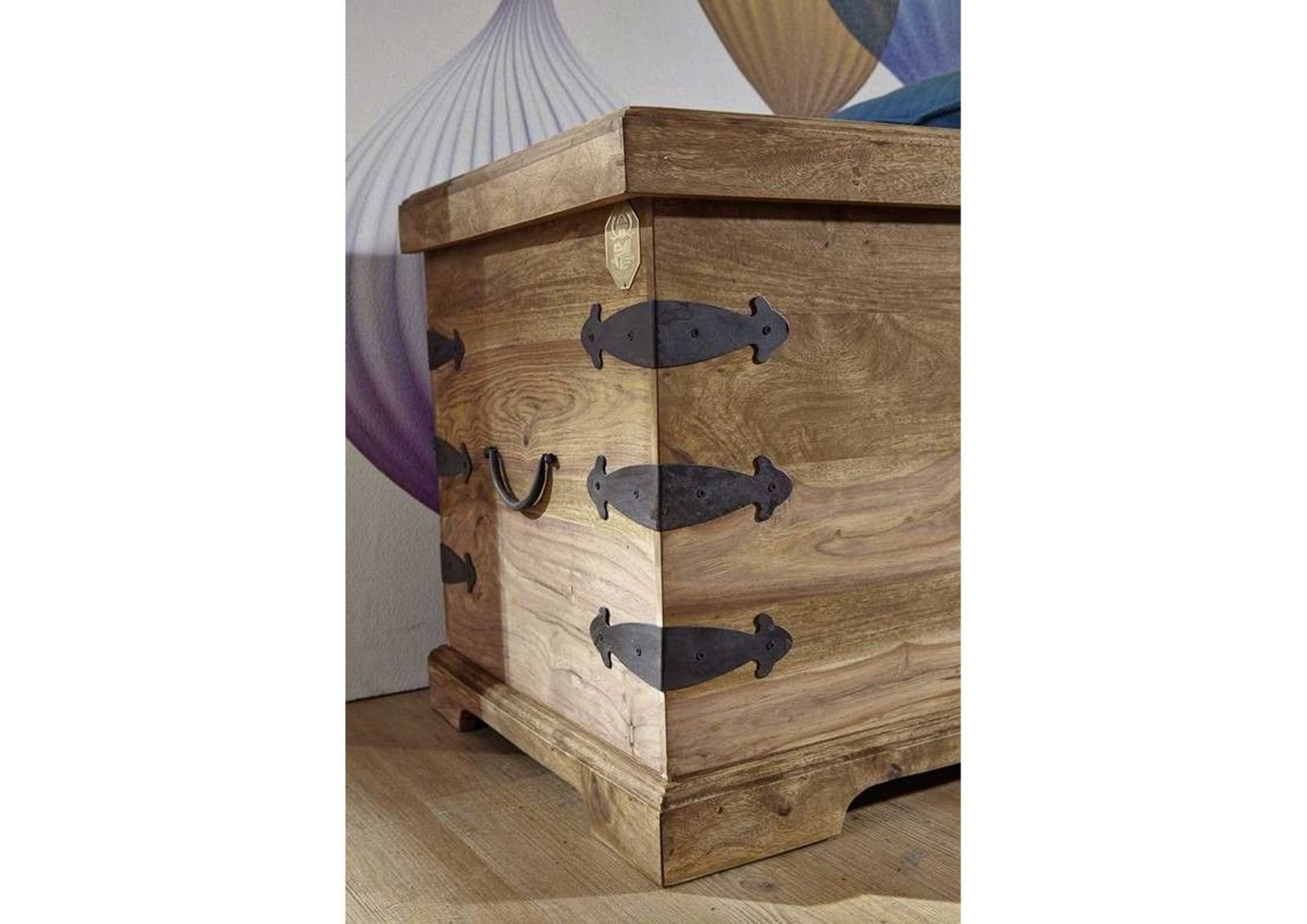 Massivmoebel24 Truhe LEEDS (Holztruhe, Holzkiste mit Deckel, Aufbewahrungstruhe für Stauraum aus Massivholz, Truhe im typischem Landhausstil mit einem Fach, in grau geölt 90x47x50 Sheesham montiert), Mexico-Stil;Landhaus-Stil;authentische Holzadern;a