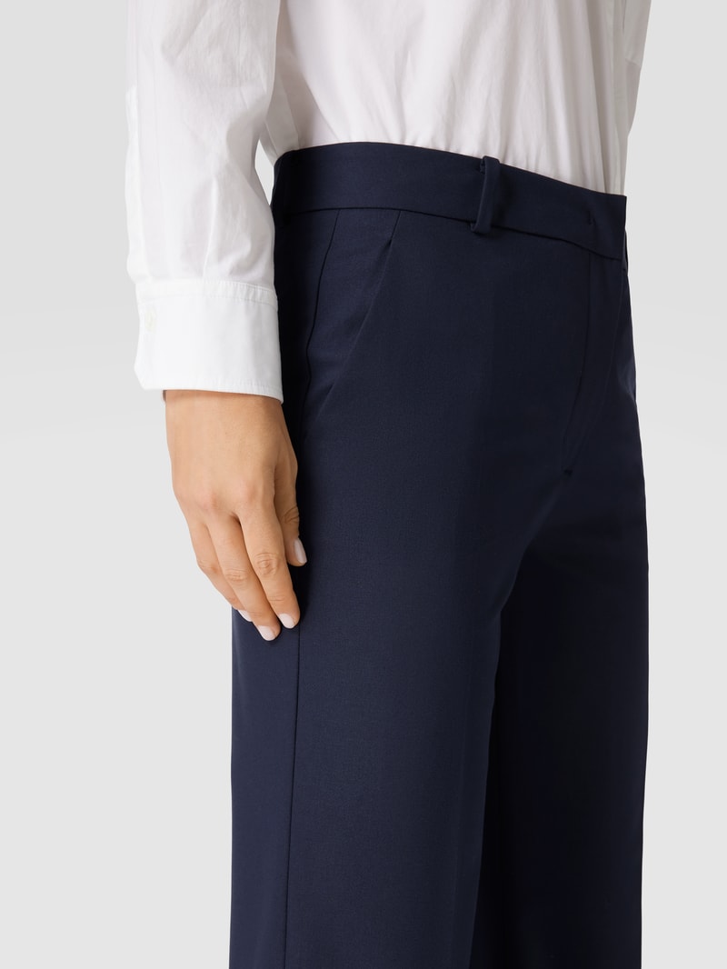 Hose mit seitlichen Eingrifftaschen in marineblau