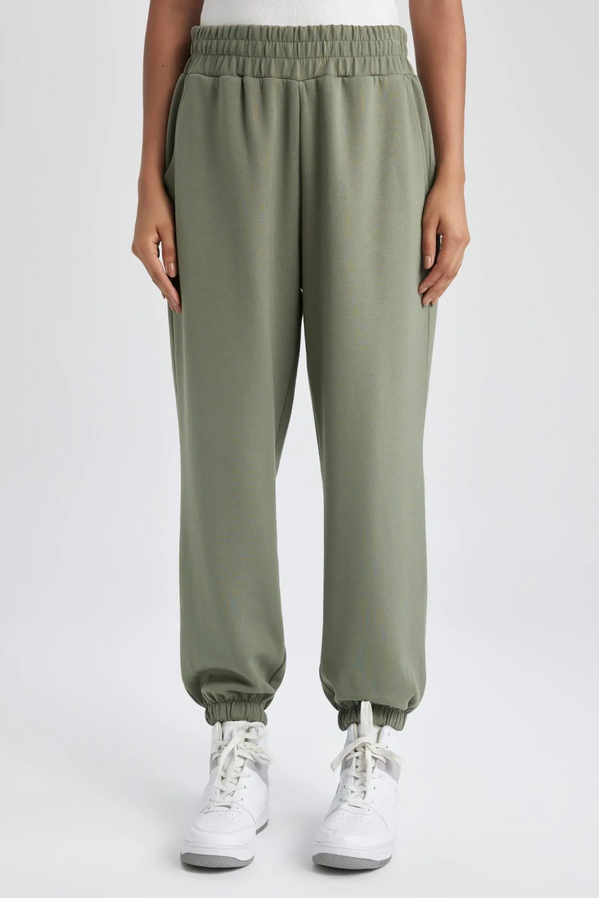DeFacto  Passform: Oversize-Passform, doppelte Tasche, Jogger-Bein, Standard-Stoffhose aus Skuba-Tauchen