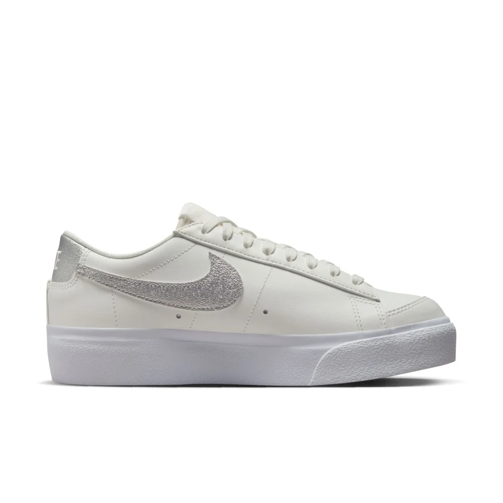 Nike Blazer Low Platform DQ7571-101 / weiss
