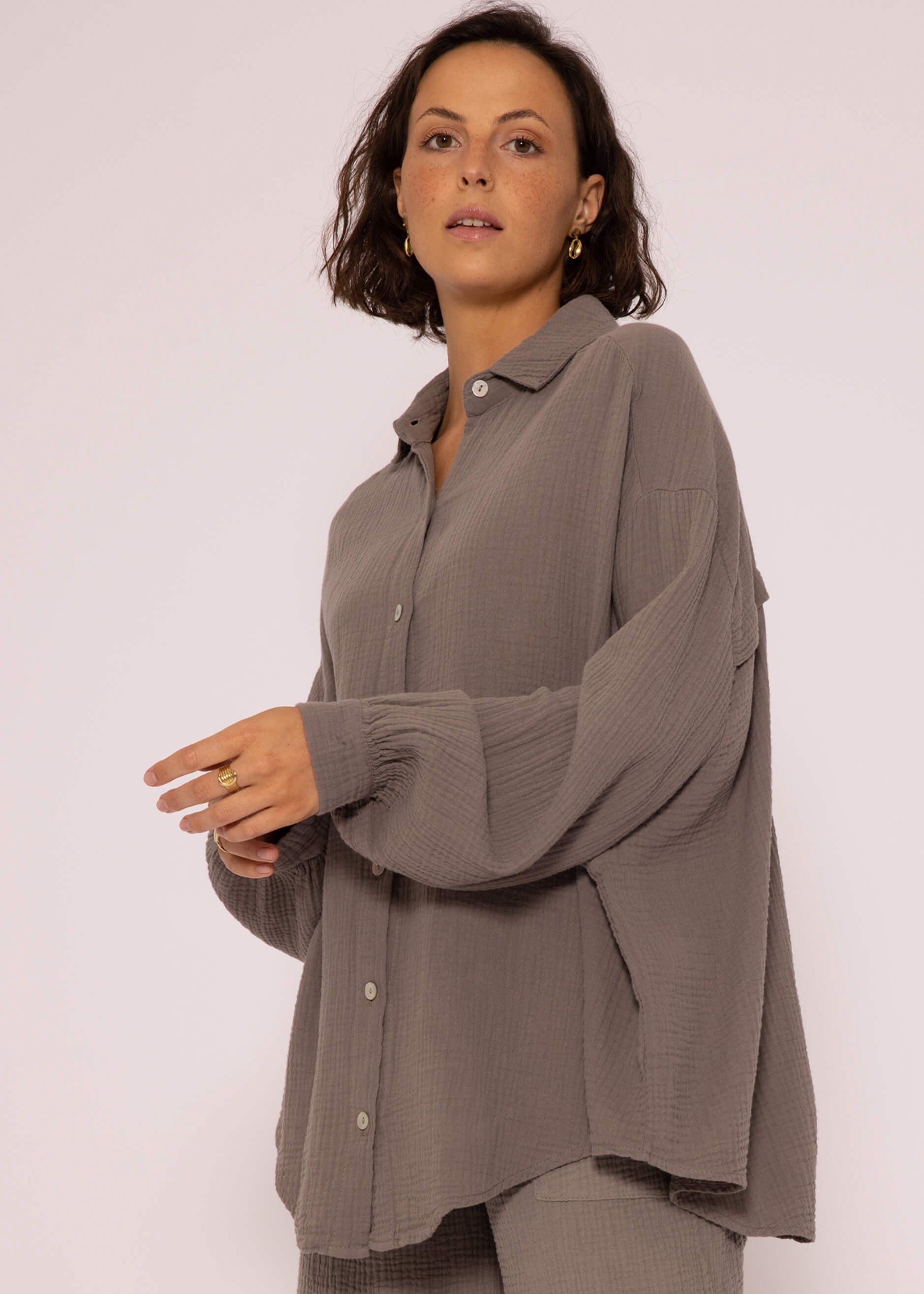 SASSYCLASSY Longbluse Oversize Musselin Bluse Damen Langarm Hemdbluse lang aus Baumwolle mit V-Ausschnitt, One Size (Gr. 36-48)