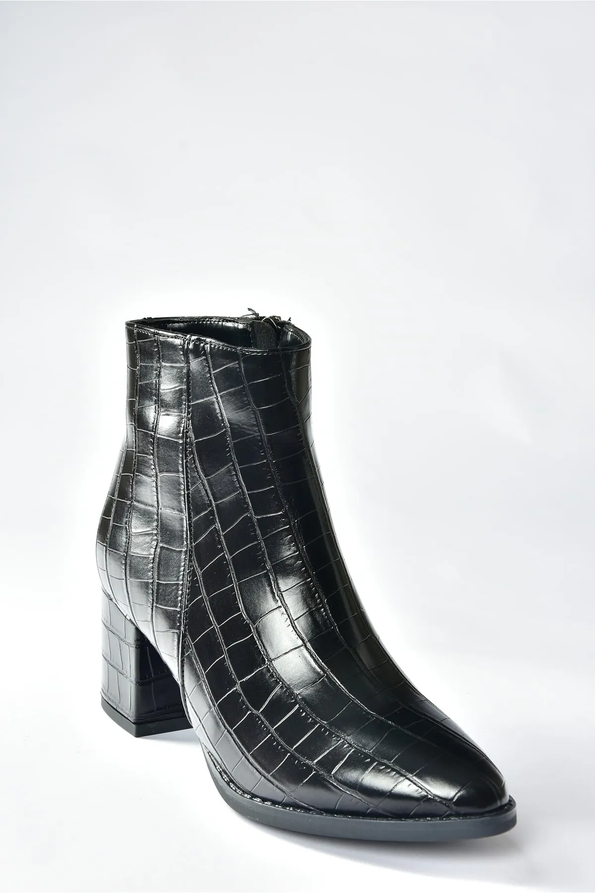 Fox Shoes  Schwarze Damenstiefel mit Krokodildruck und dickem Absatz L251089311