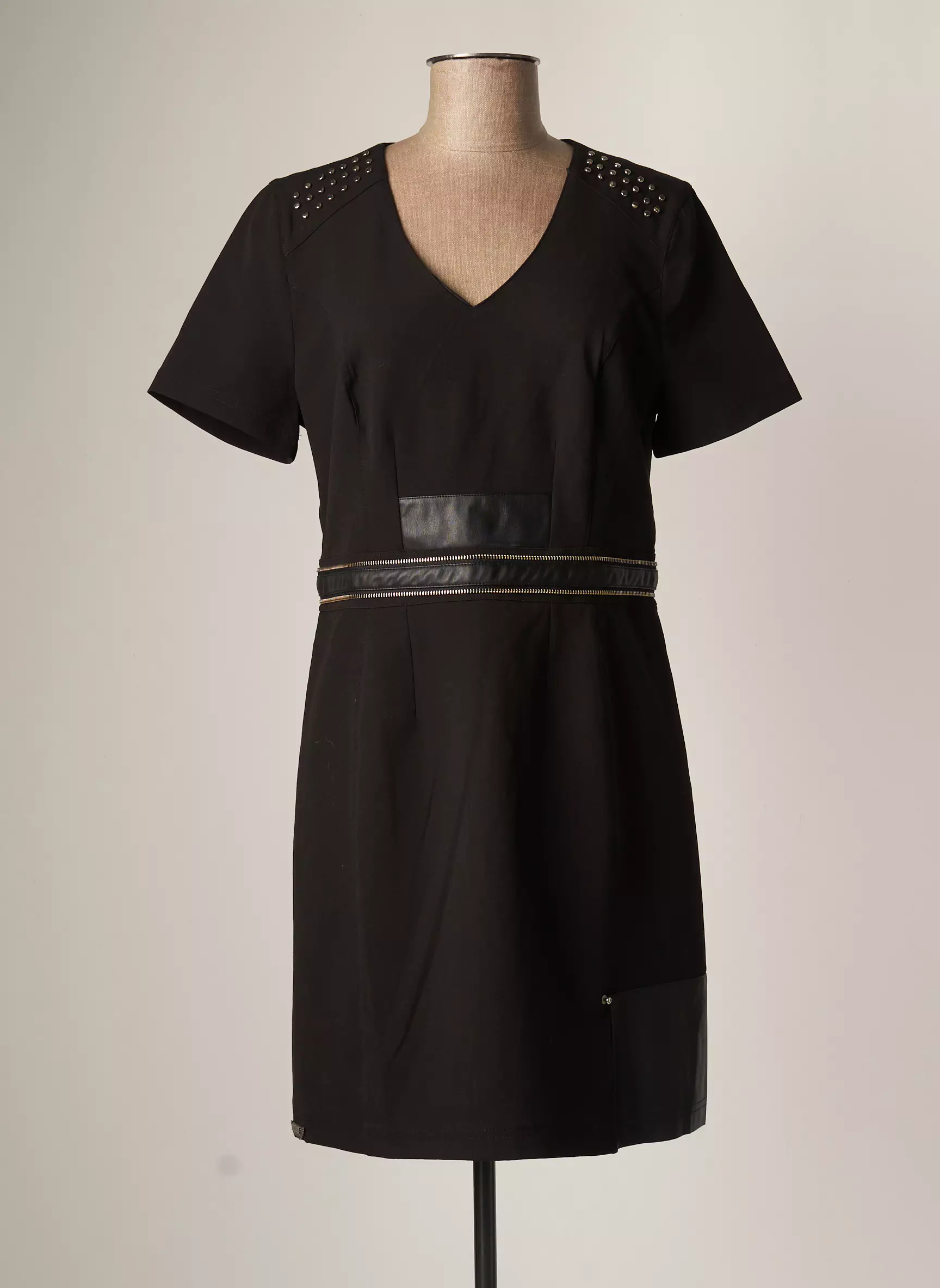 Huit Six Sept Robes Courtes Femme couleur noir