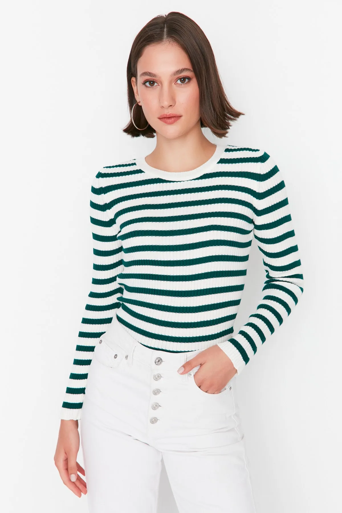 Trendyol Collection  Hellgrüner Basic-Strickpullover mit Streifen TWOAW21KZ0942