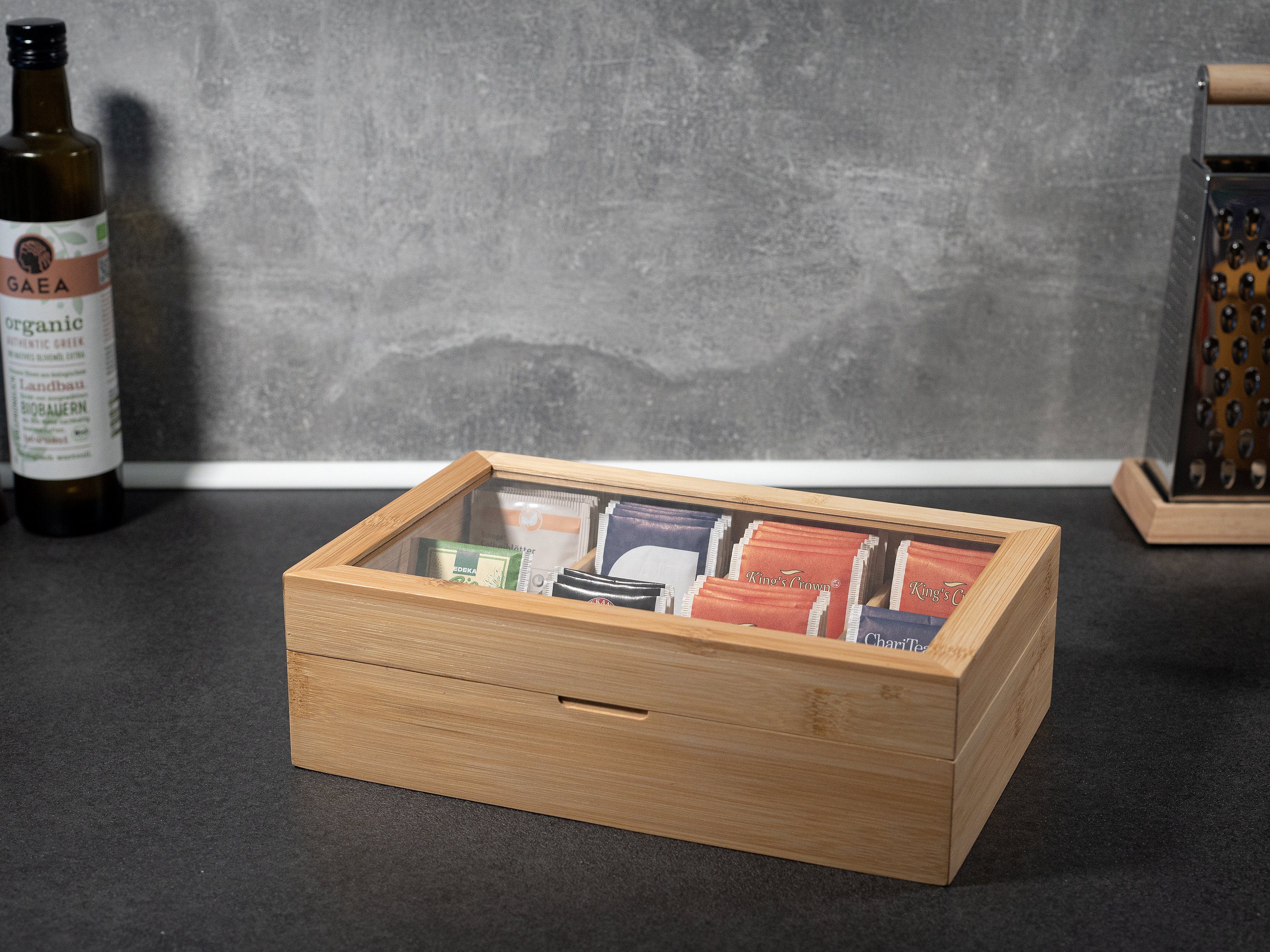 Hanseküche Teebox Premium Teebox – FSC®-zertifiziert, Bambus, (Teebox, 1-tlg., mit 8 Fächern), Deckel mit Sichtfenster, Platzsparendes Format für 136 Teebeutel