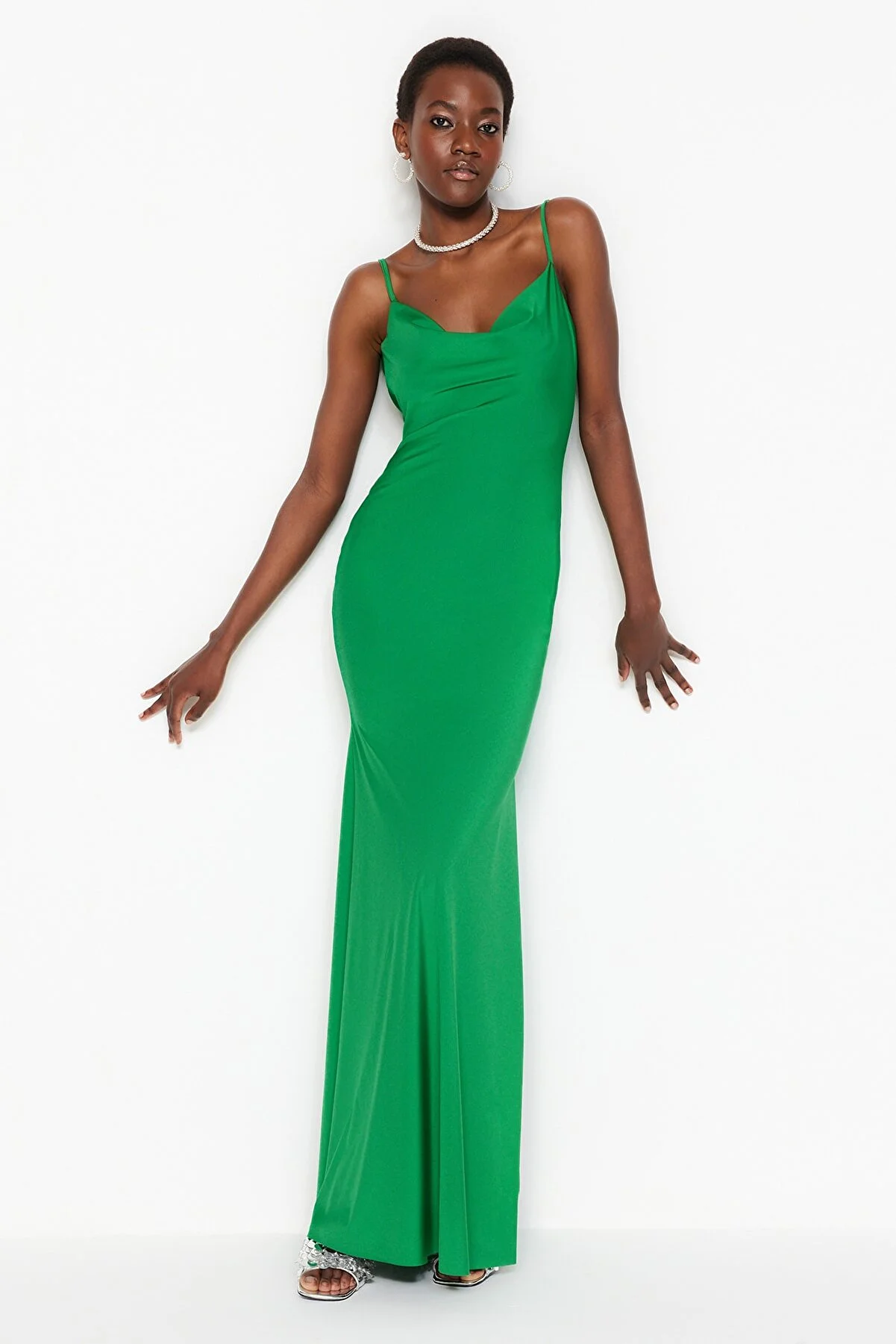 Trendyol Collection  Hellgrünes, figurbetontes, langes Abendkleid aus Strick TPRSS23AE00060