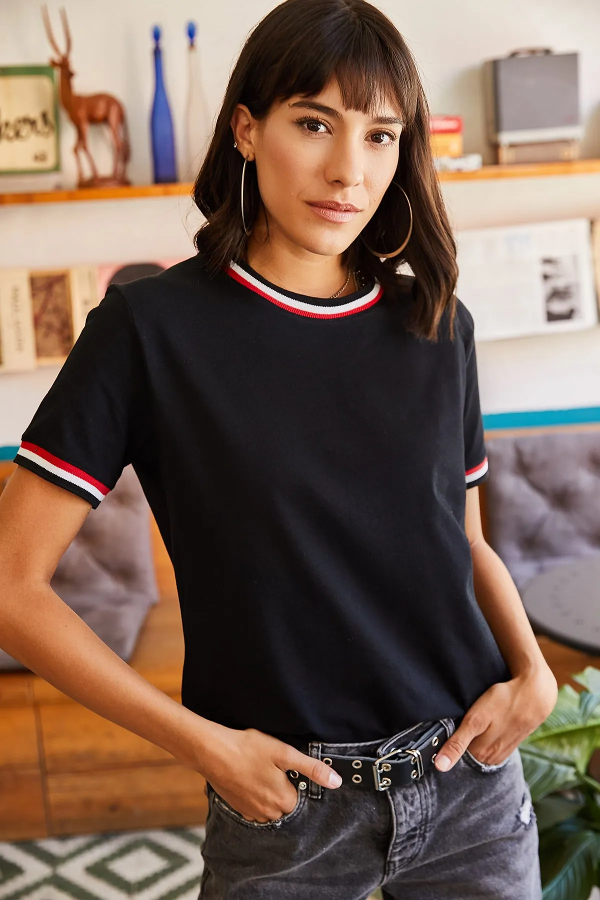 Olalook  Schwarzes Damen-T-Shirt mit Ärmeln und Kragen TSH-19000562