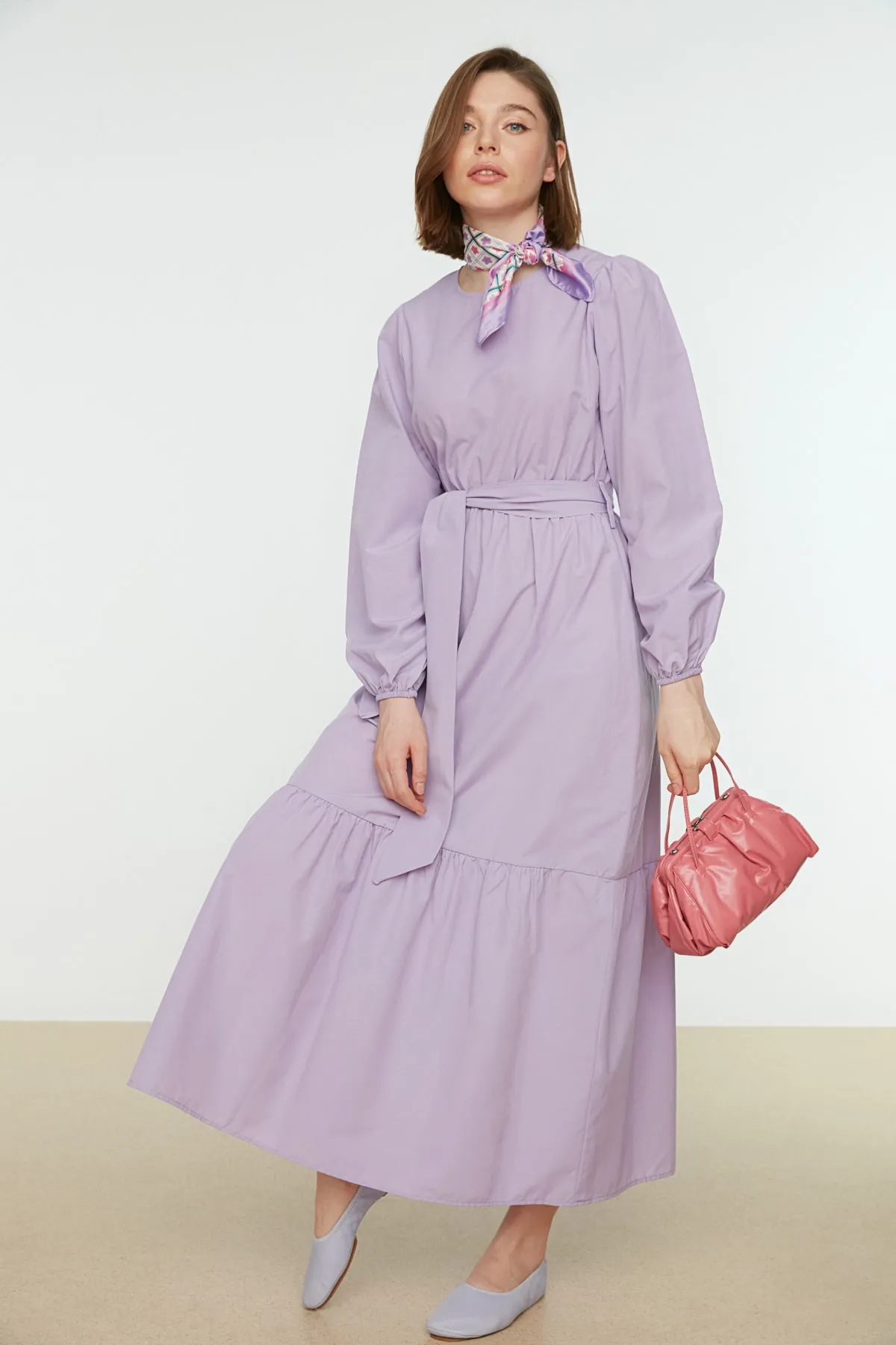 Trendyol Modest  Lila gewebtes Kleid mit Rundhalsausschnitt und Taillengürtel TCTSS21EL3330