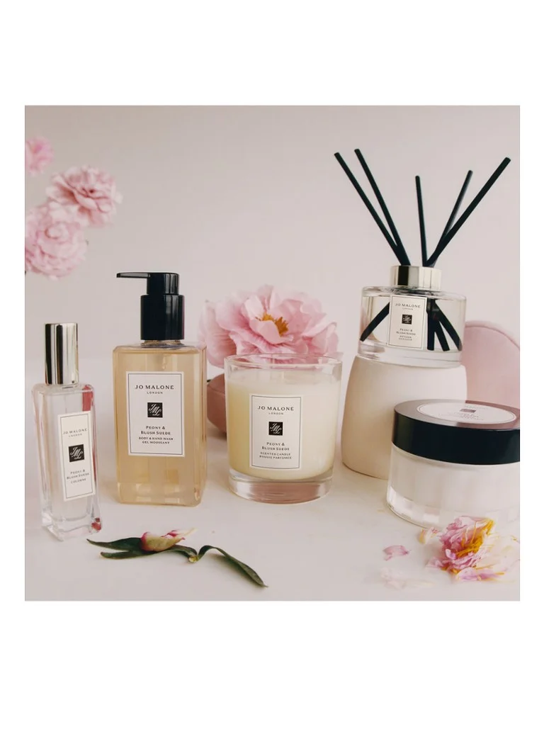 Lumânări parfumate cu bujor și trandafir de la Jo Malone London