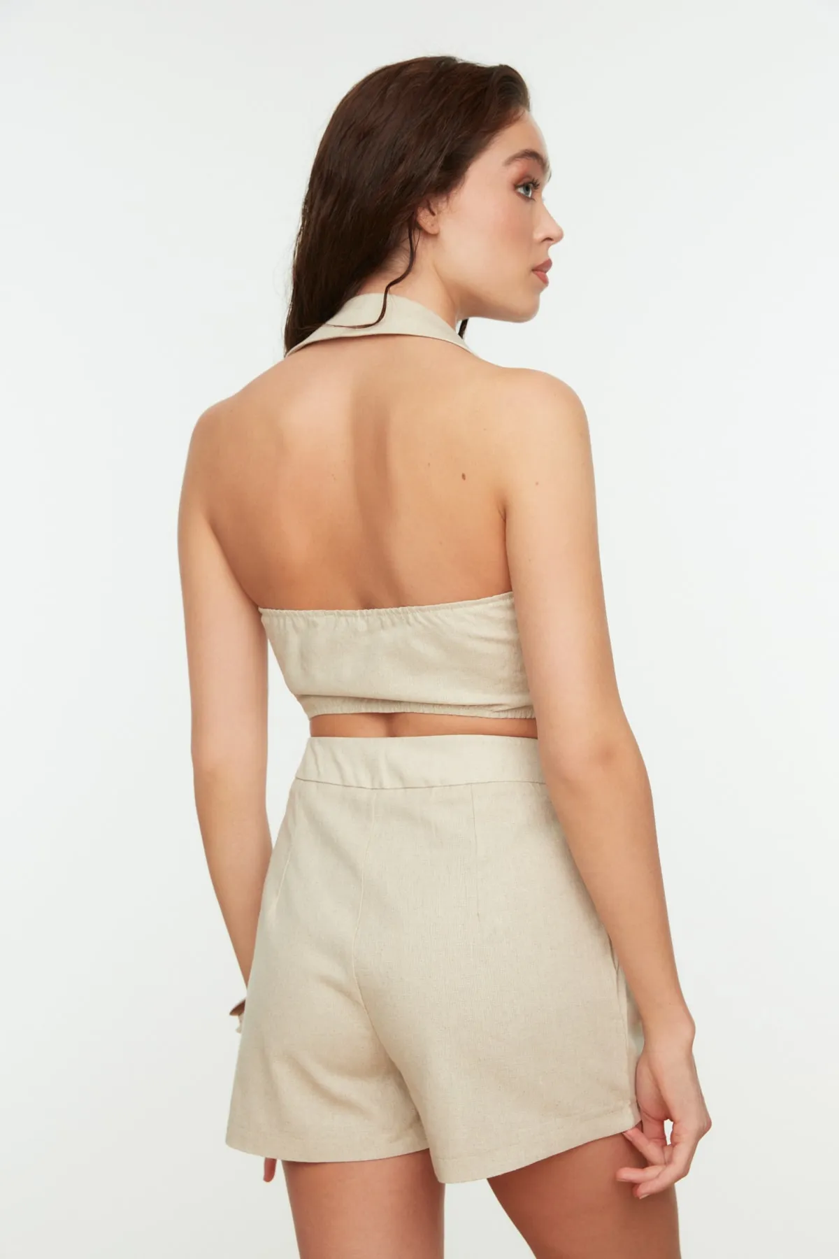 Trendyol Collection  Beigefarbenes, gewebtes Set mit Bluse und Hose aus Leinenmischung zum Binden TBESS21AU0298