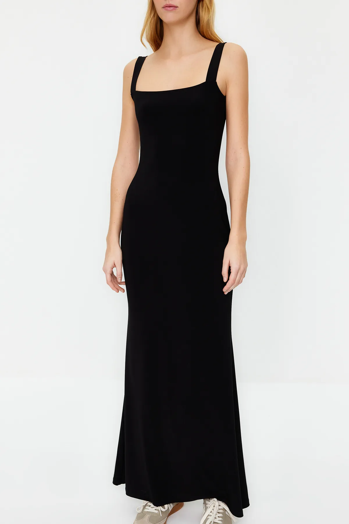 Trendyol Collection  Schwarzes, figurbetontes/figurbetontes Maxi-Bleistiftkleid aus flexiblem Strick mit dicken Trägern TWOSS24EL00137