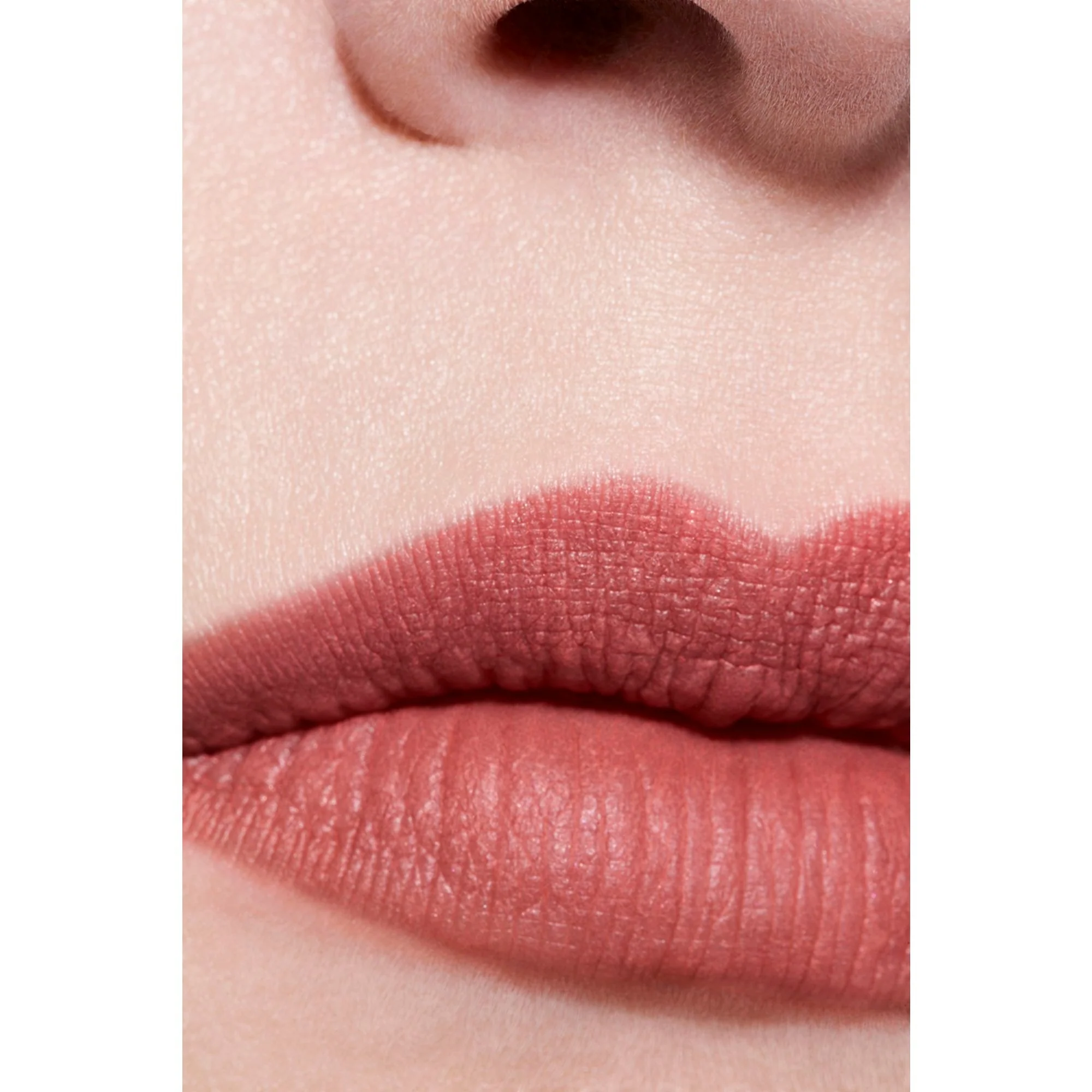 ROUGE ALLURE VELVET - EL LABIAL LUMINOSO Y TERCIOPELOSO