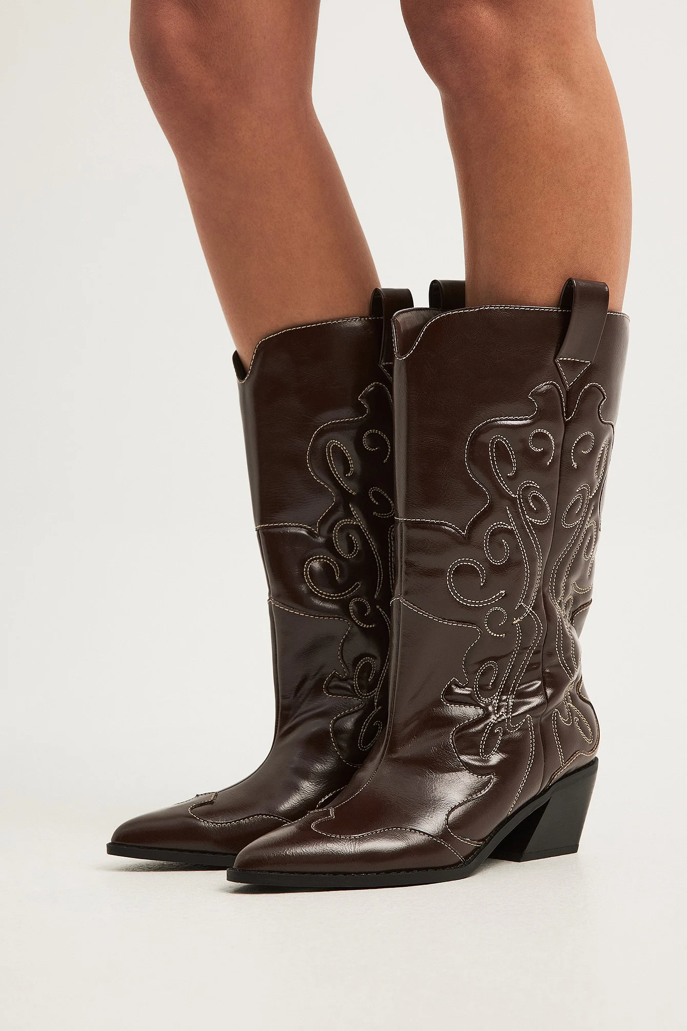 Wadenhohe Cowboy-Stiefel