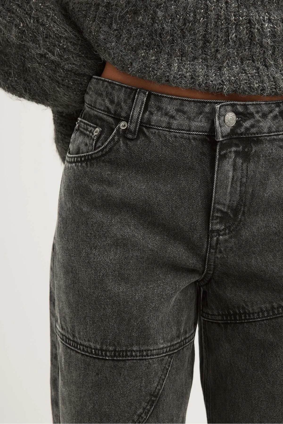 NA-KD  Lockere Jeans mit mittlerer Taille und Nahtdetails