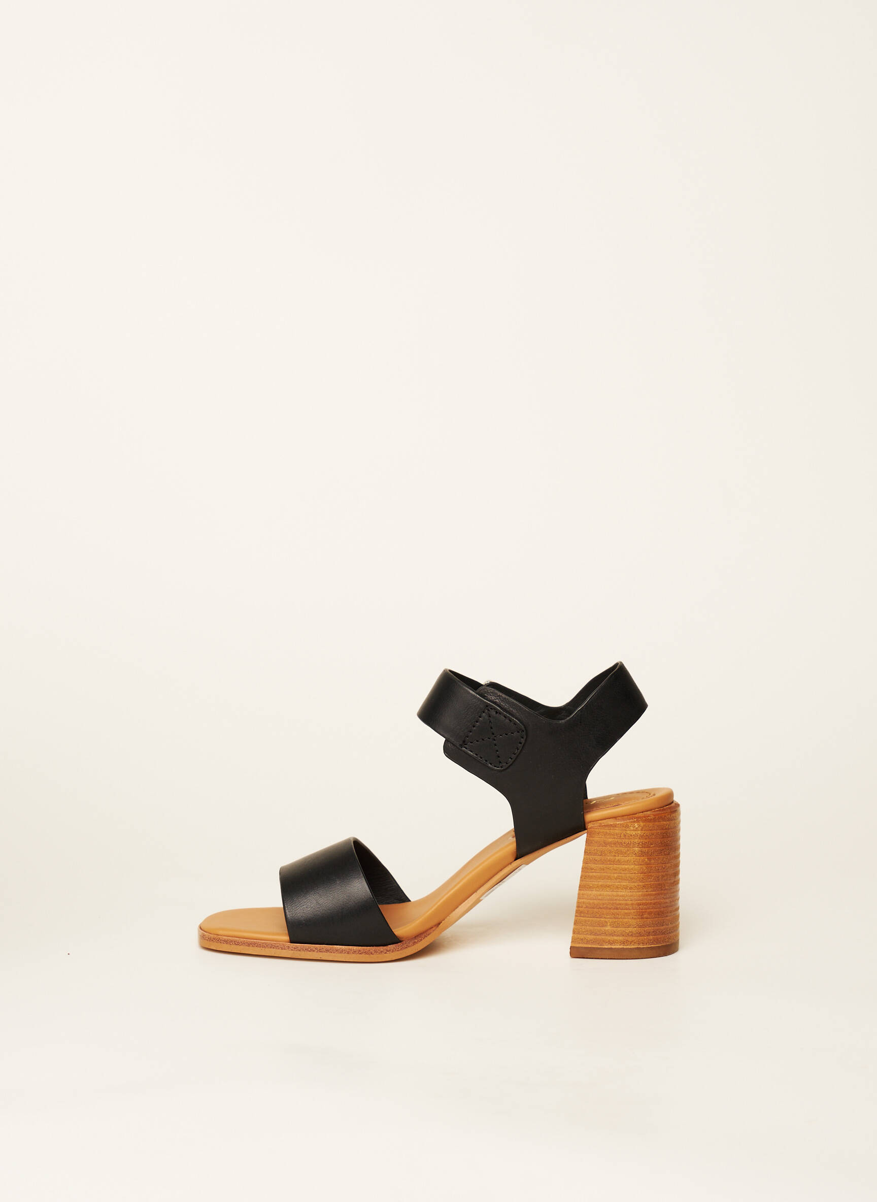 Clarks Sandales Nu Pieds Femme couleur noir