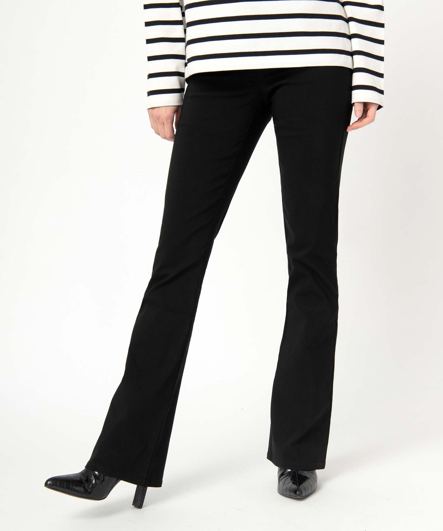 Pantalon femme coupe flare avec bouton strass noir | GEMO