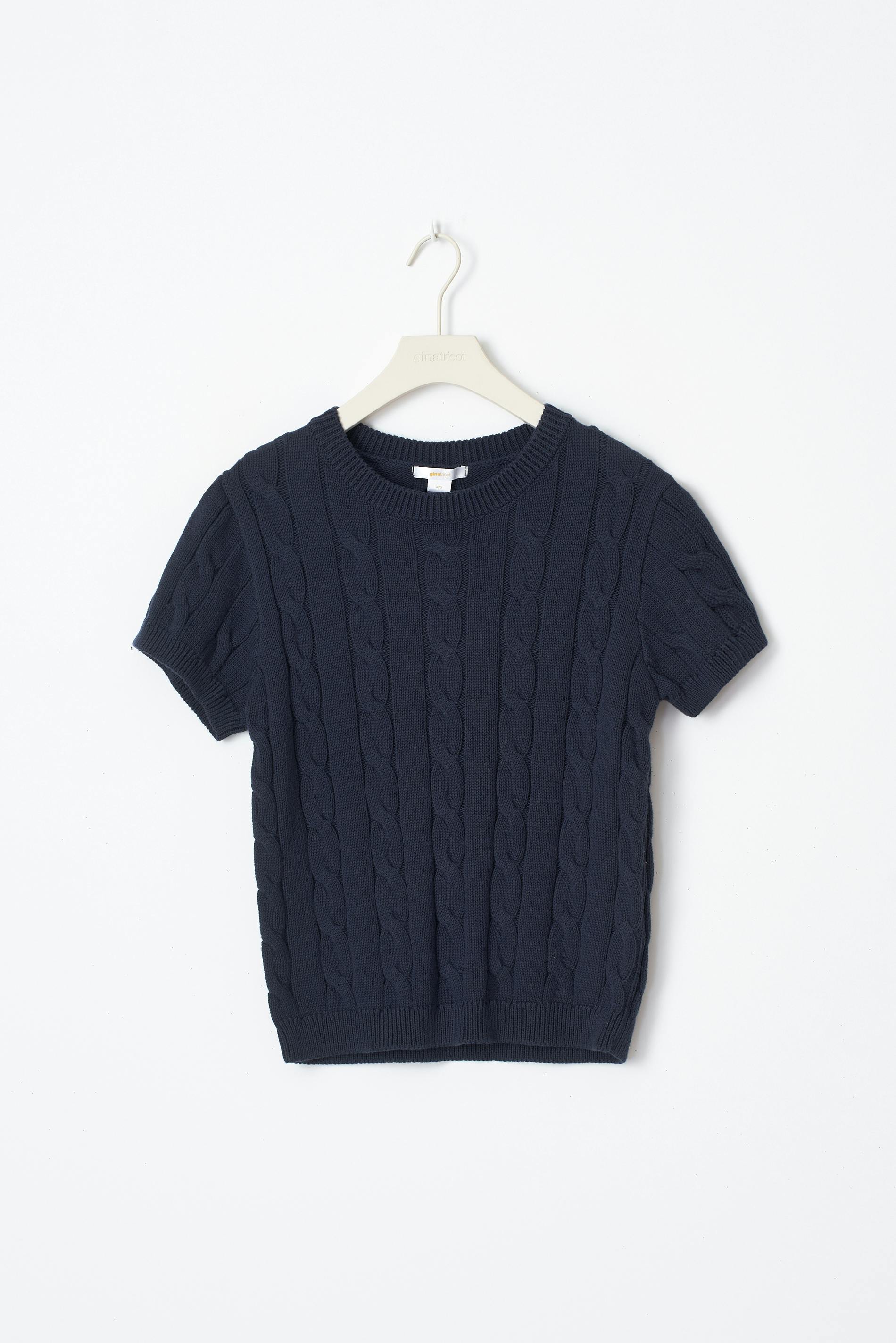 Y cable knitted top