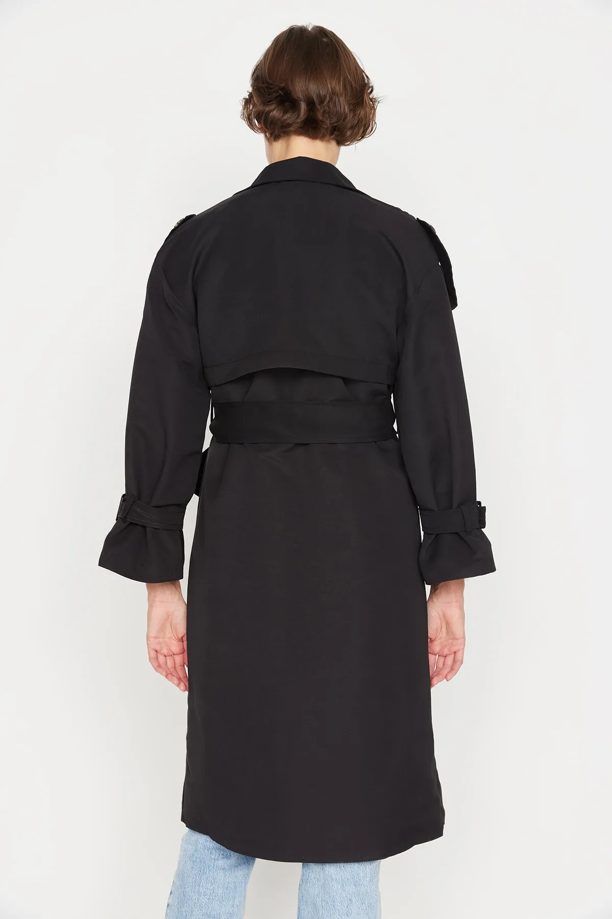 Trendyol Collection  Schwarzer, weit geschnittener, langer, wasserabweisender Trenchcoat mit Gürtel TWOSS21TR0005