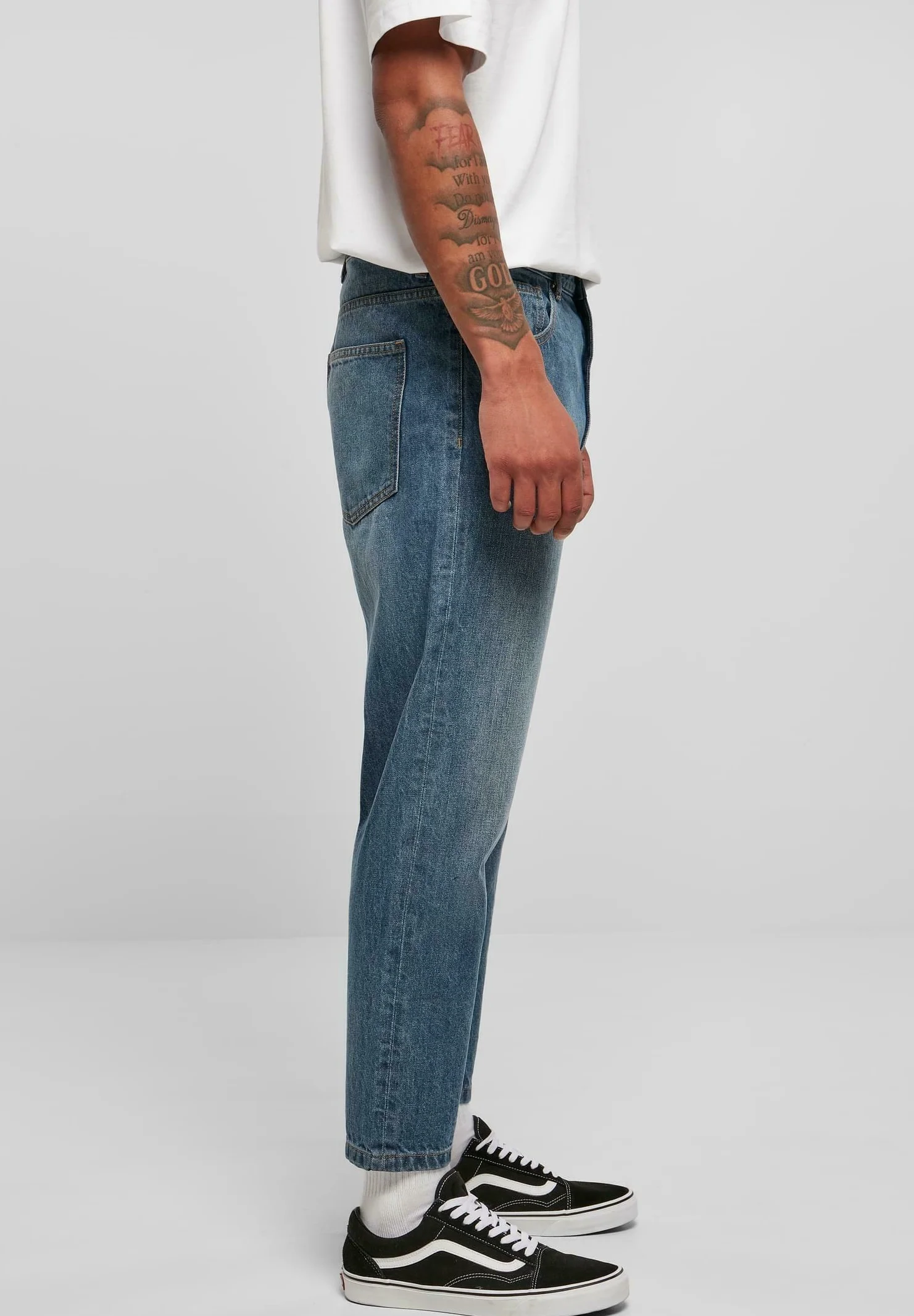 Vaqueros de corte cónico CROPPED TAPERED de Urban Classics