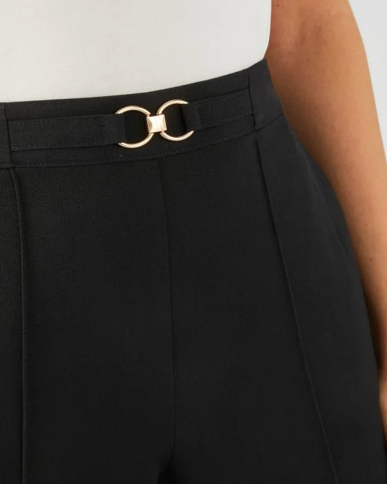 Pantalon enfilable à boucle fantaisie