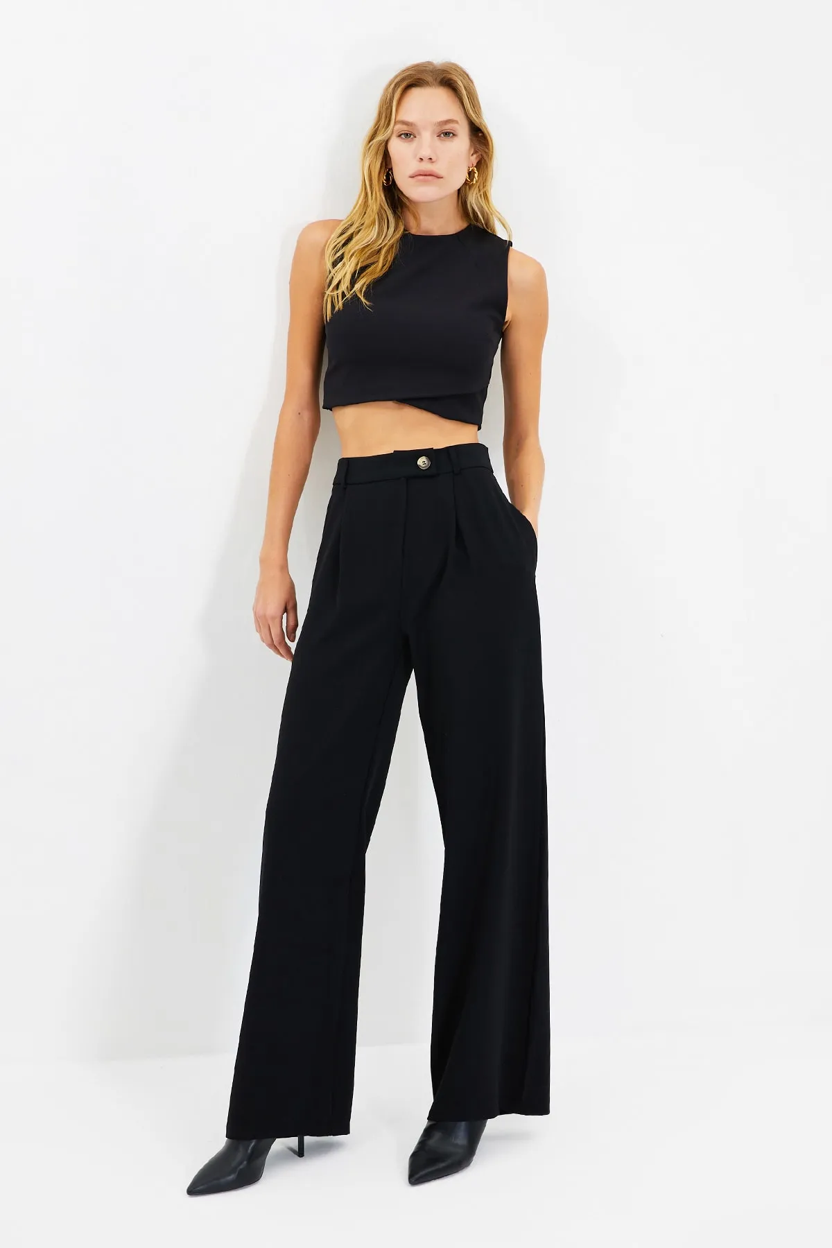 Trendyol Collection  Schwarze Webhose mit weitem Bein TWOAW22PL0263