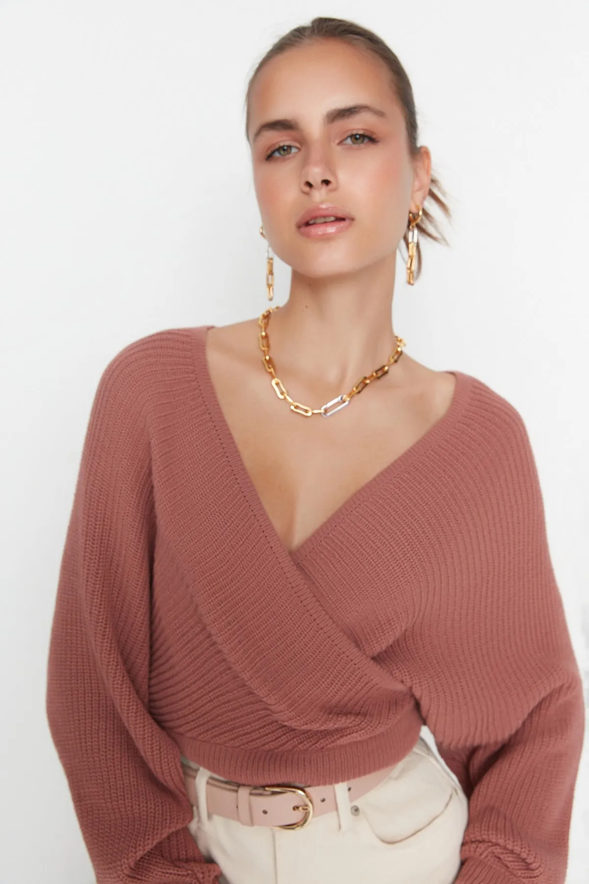 Trendyol Collection  Zweireihiger Strickpullover mit getrockneter Rose TWOAW21KZ1277